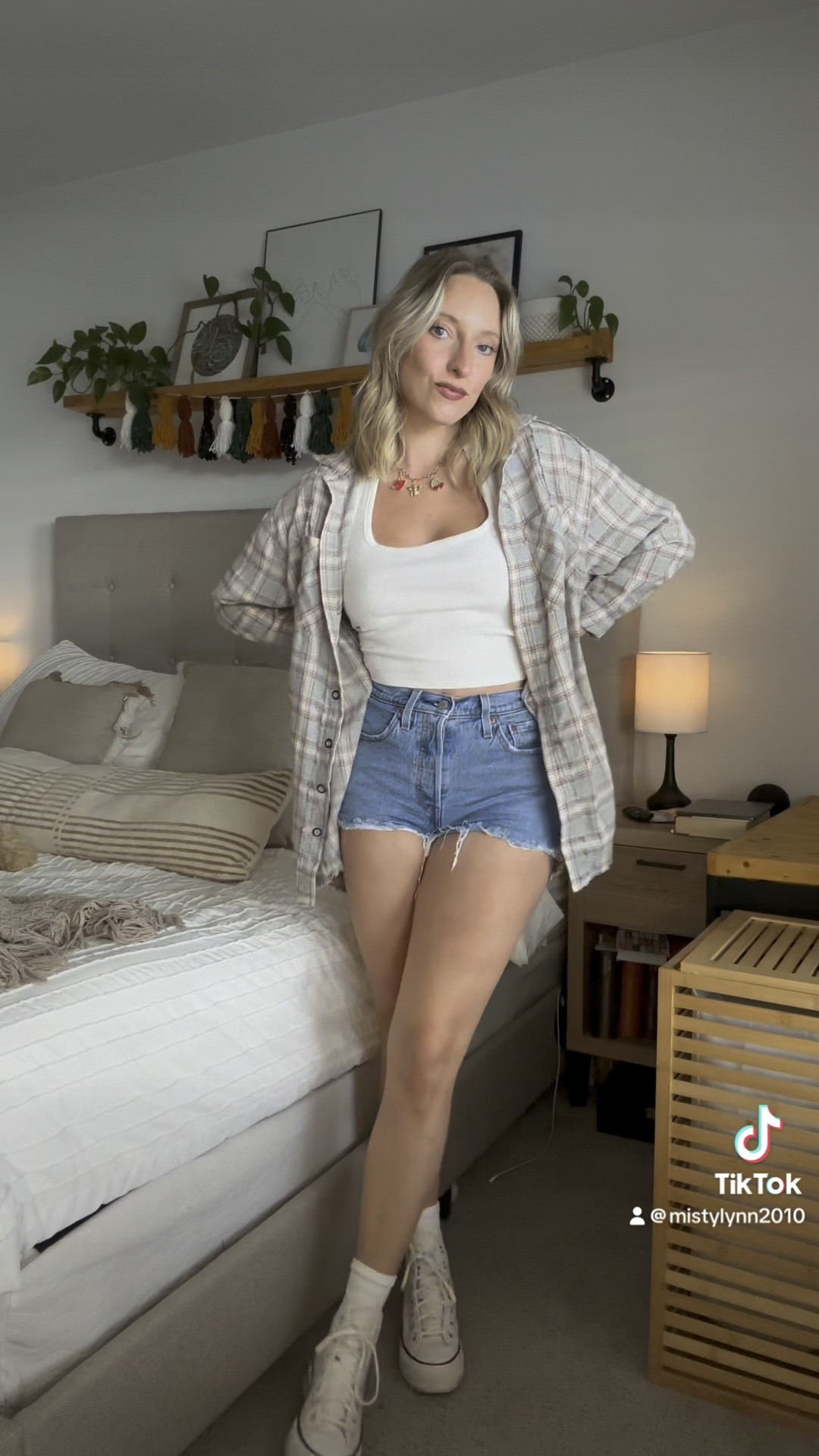 Casual OOTD💕 flannel is thrifted, I’ll tag something similar! 