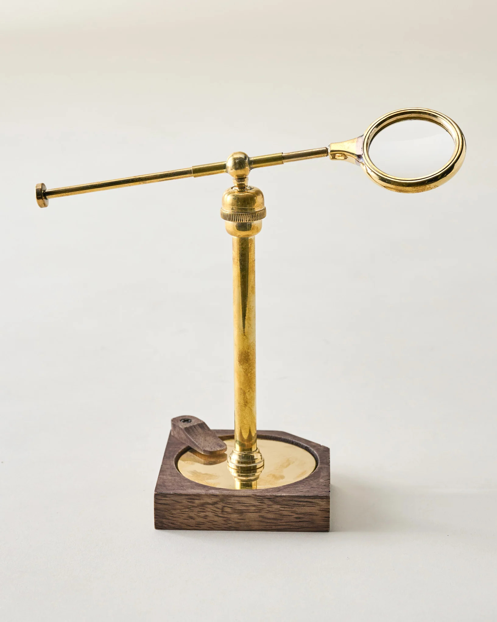 Vintage Inspired Magnifying Glass on Stand | Magnolia