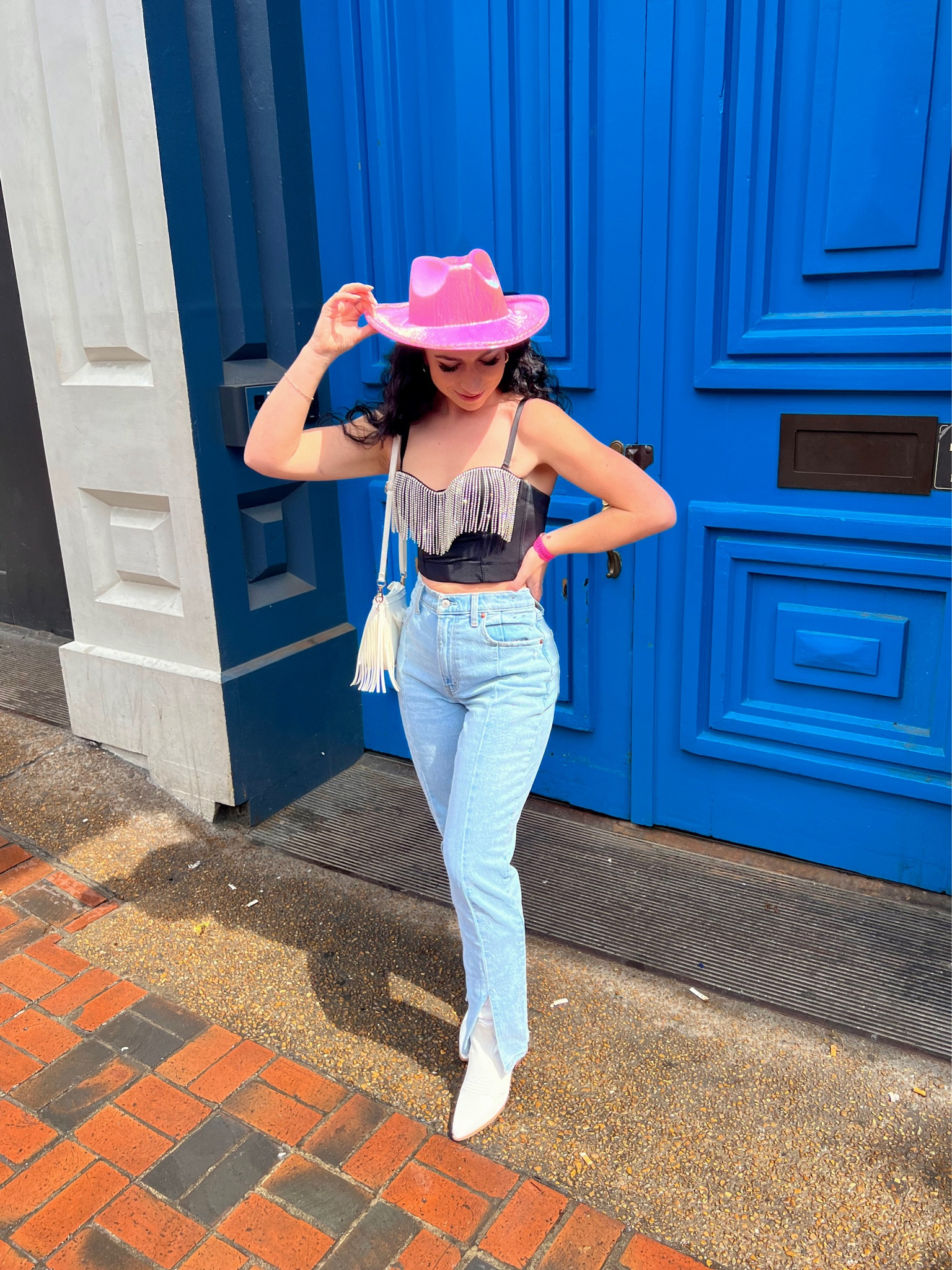 Nashville Bachelorette outfit 🤠

Blue Abercrombie jeans with split hem
Black rhinestone fringe crop top
Pink cowgirl hat
White cowboy boots
White fringle crossbody bag

Girls weekend style 👢 

#LTKfit #LTKFind #LTKstyletip