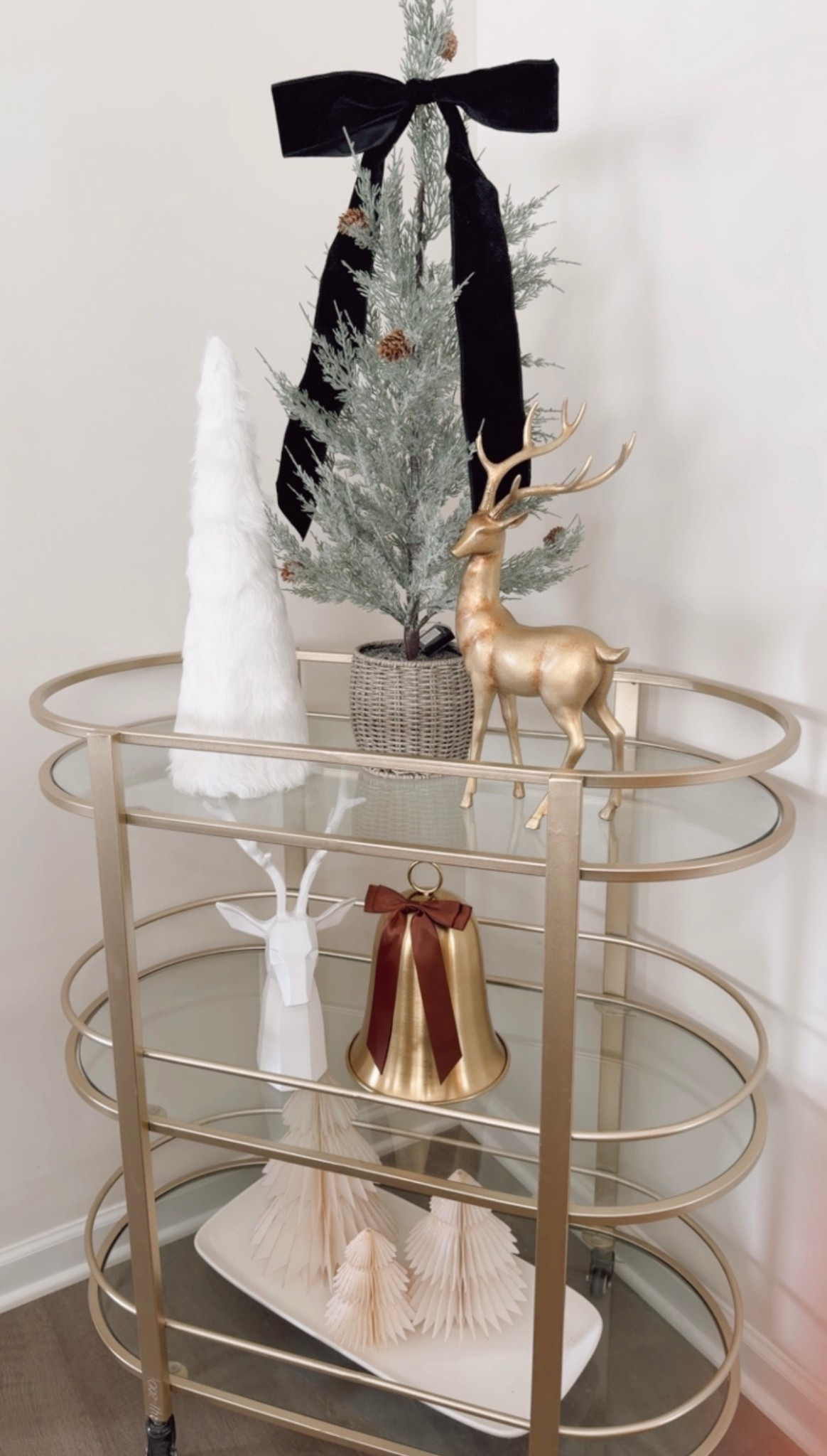 Sprinkling a little Christmas joy in every corner. 

#NeutralChristmas #ModernHoliday #HolidayInspo #ChristmasNook #SeasonalStyle #HomeDecorInspo #ChristmasHome #HolidayStyle #ChristmasMood #ChristmasAesthetic

#LTKCyberWeek #LTKHome #LTKHoliday