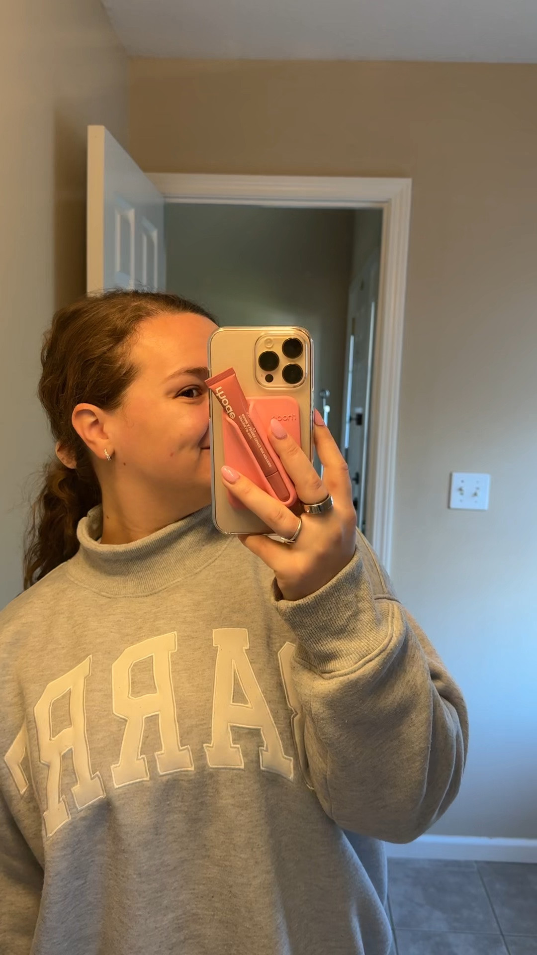 Obsessed with the rhode snap on case!! Perfect for my lip gloss girlies!!!


Rhode
Skin care
Phone accessories