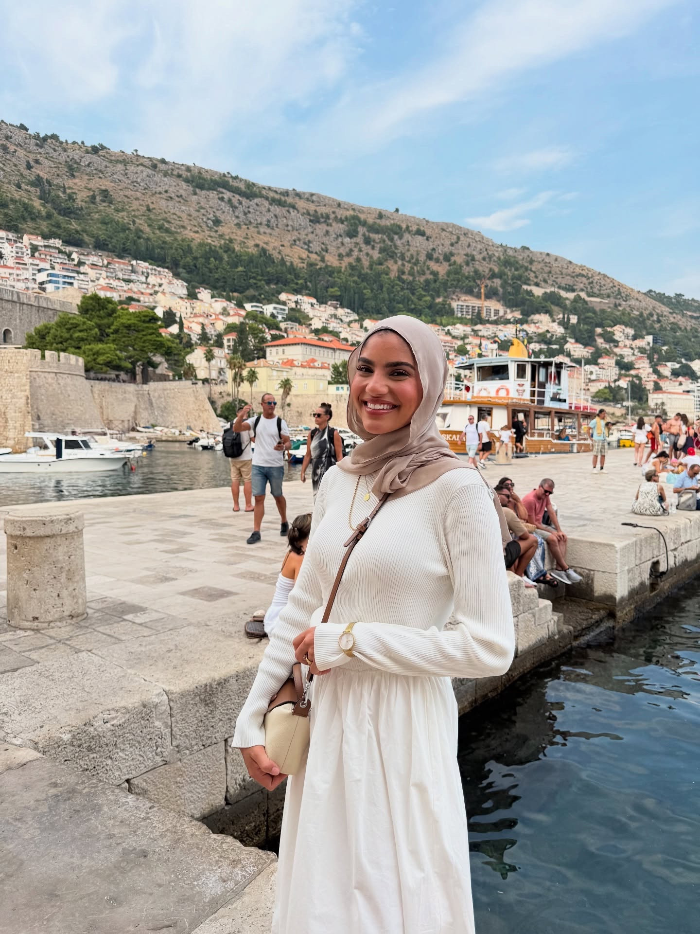 Once @lorenasad posted this dress on her story from @dissh I bought it asap because I knew it was a classic modest dress that I could wear anywhere and why not dress up even if I’m on vacation. I wore it for Eid and re wore it on this trip multiple times. I feel so confident and beautiful in it 🤍✨ 

Hijab: @veiledcollection 
Jewelry: @nominal