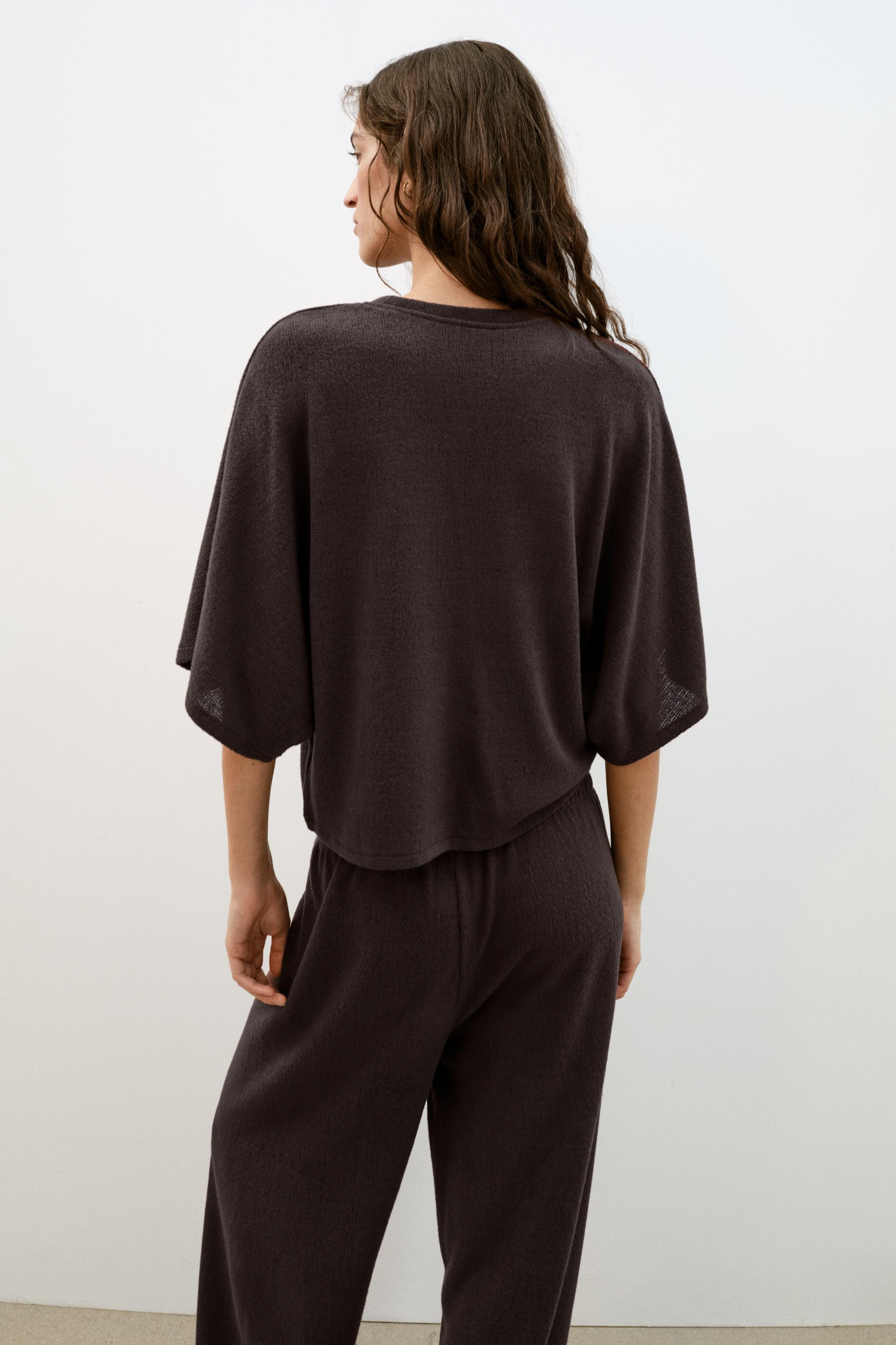 KURZ\u00c4RMLIGES TOP AUS FESTEM STOFF | Zara DE