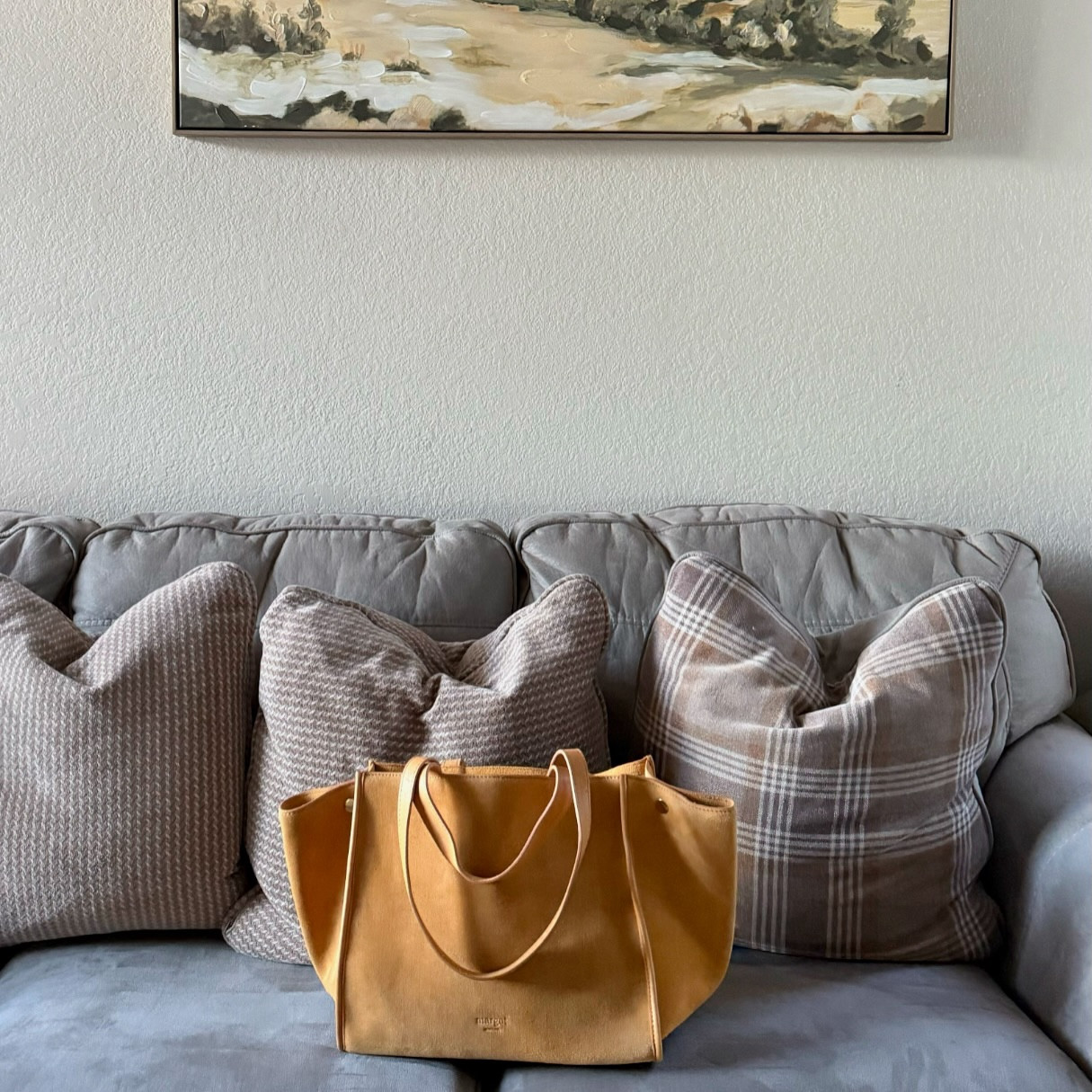 what’s in my bag series continued 💛🍼