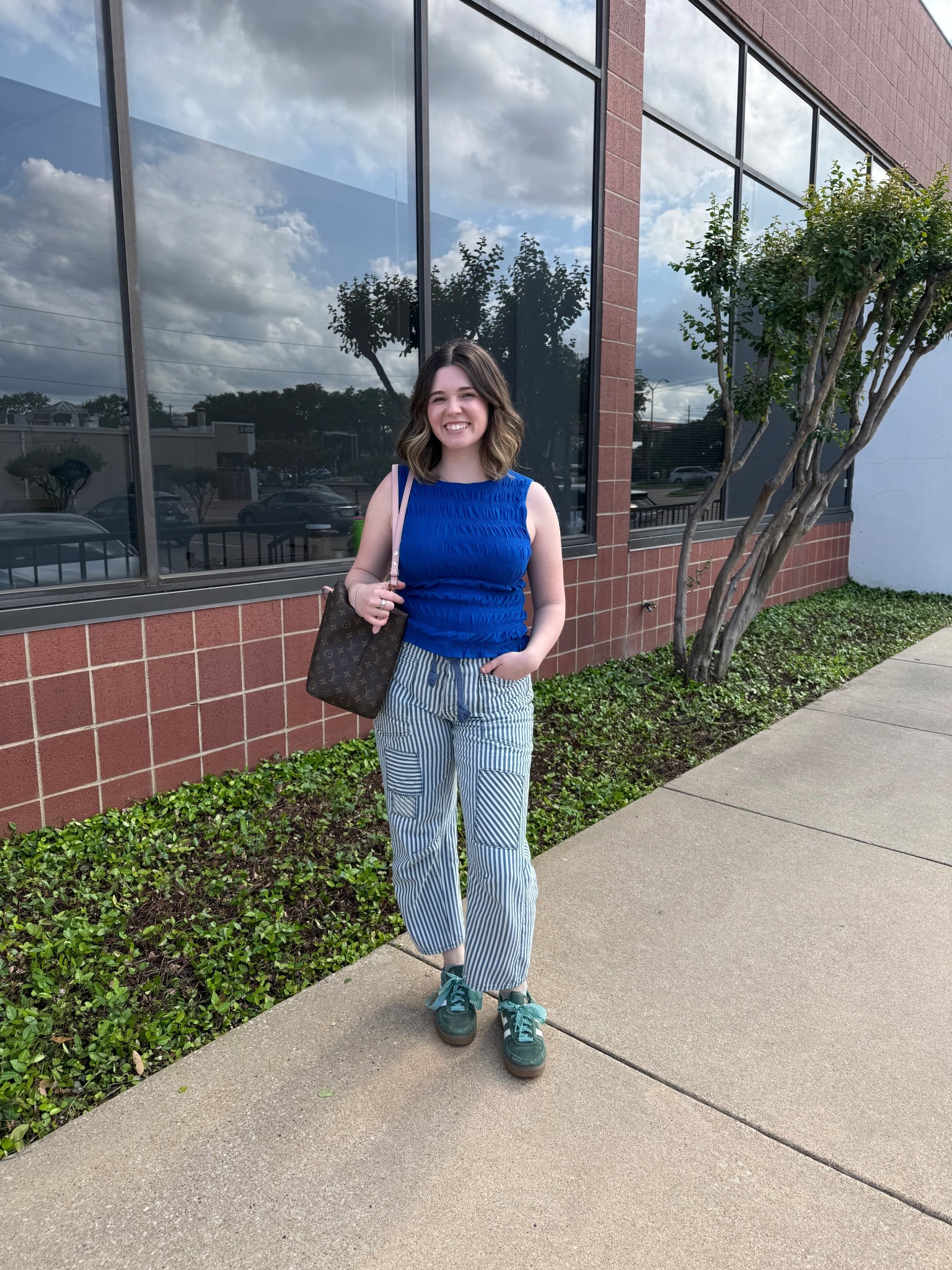 Madewell blue top
Free people moxie jeans 
Gola sneakers 