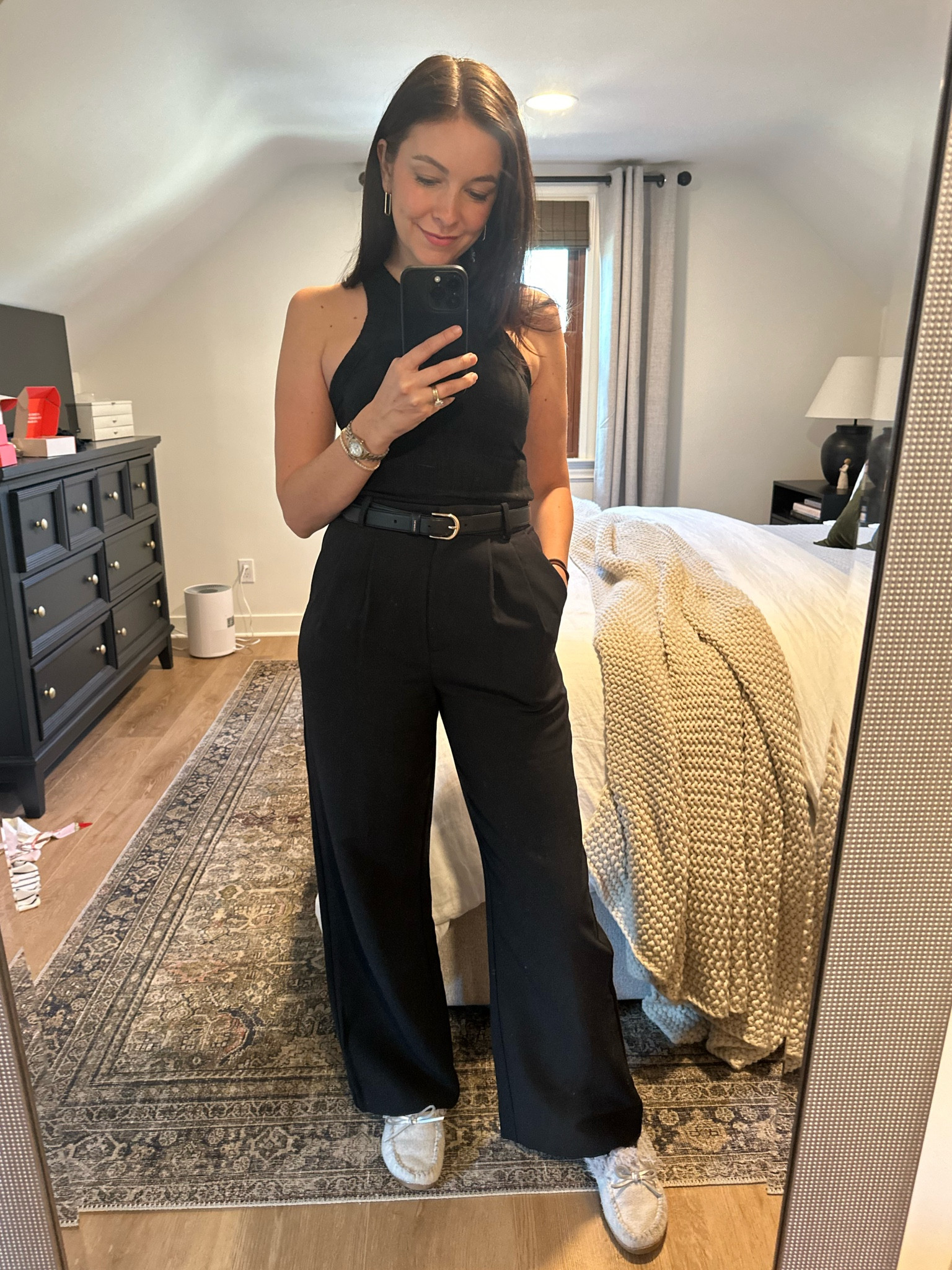 An effortlessly chic (and comfortable) outfit perfect for the office, working from home, or even date night!  Plus these Abercrombie dress pants are currently on sale! 

#LTKWorkwear #LTKSaleAlert #LTKFindsUnder100