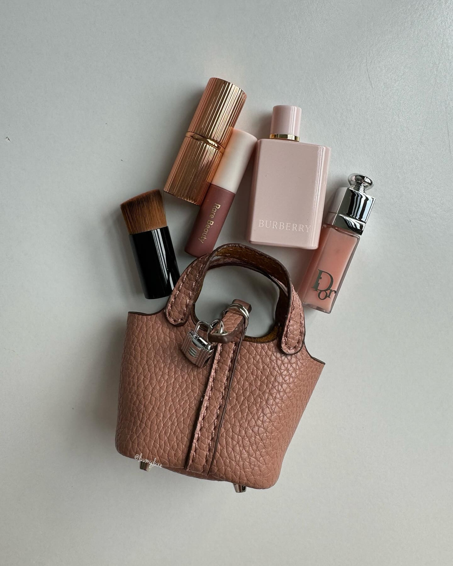 I’m cute and I know it 😉

🔗 Shop bag charms at @jkloset_boutique_de_luxe 
Use code “luvmyluxe10” for 10% 😍

🔗 You can shop mini cosmetic through my LTK. Link in bio. Please follow me 🤗 

.
.
.

#bagcharm #mini #minicosmetics #picotin #hermespicotin #wimb #wimbreel #whatfitsinmybag #ugc #ugccreator #shopwithme #bagcollection #baggram #bagsofinstagram #bagblog #bagblogger #purseforum #chanelminiperfume #chanelperfume
