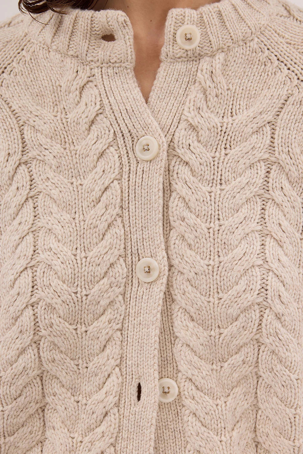 TOM CHALK CABLE KNIT CARDIGAN | DISSH
