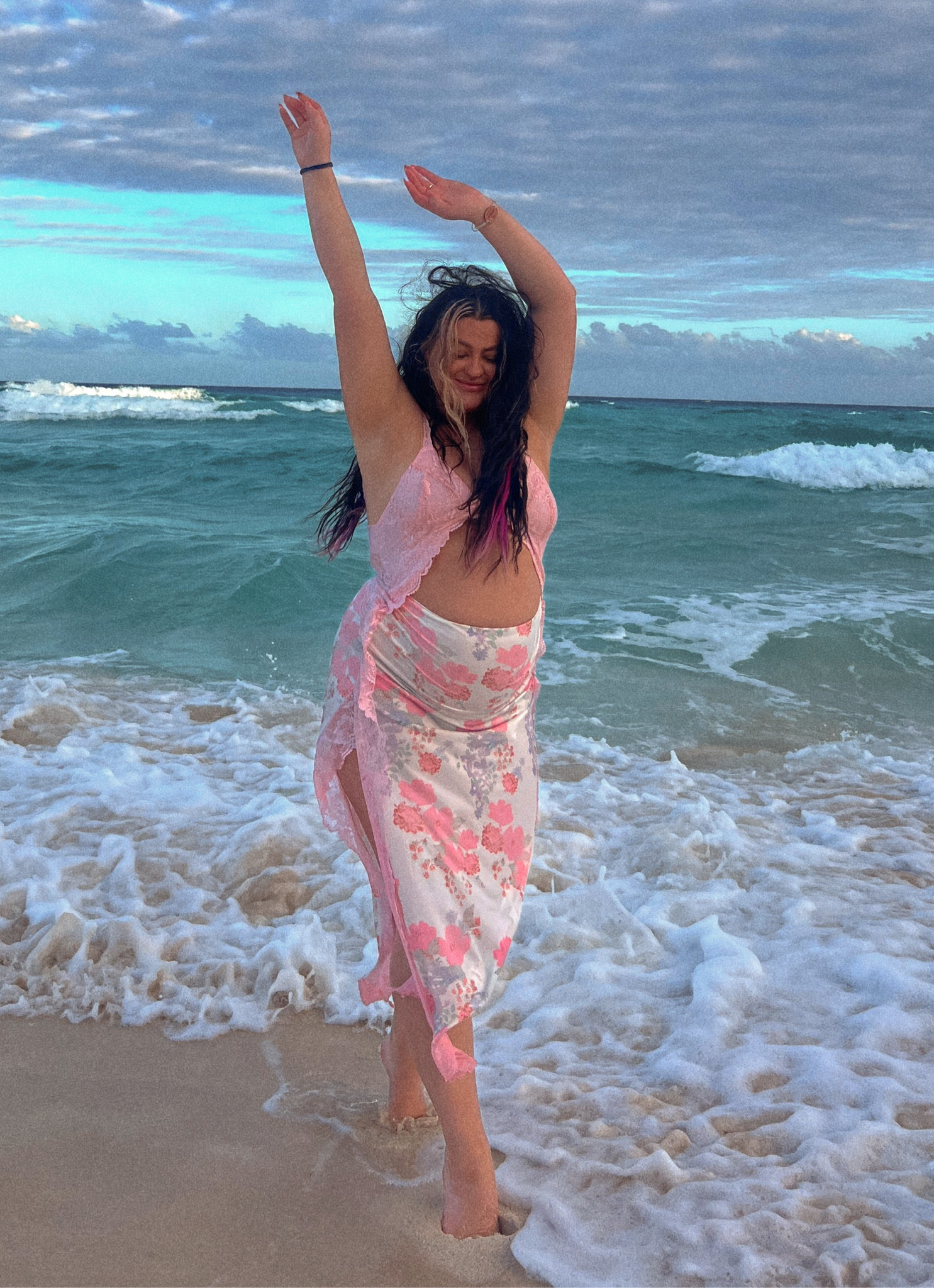 affordable amazon dress that is so cute with or without a baby bump 🩷