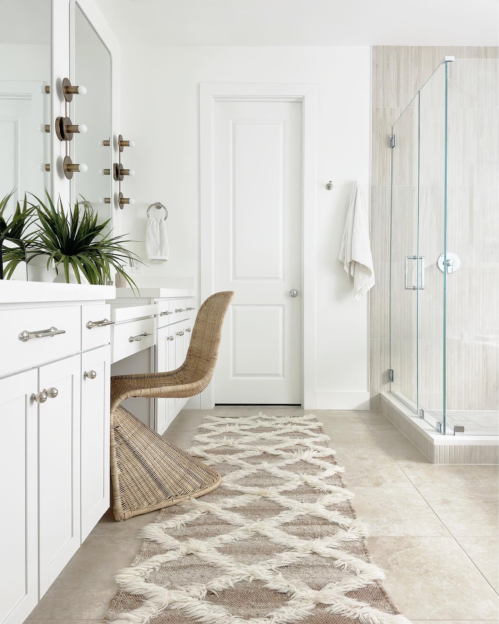 Good morning! We fell off the Instagram bandwagon this summer, but we’re back and refreshed from our unexpected hiatus. Hi. Hi.🙋🏼‍♀️🙋🏼‍♀️// We have so much to share from our (newer) client projects, snaps from familiar projects wrapped up earlier this summer, and lots of updates for our own personal homes…including Shira’s refreshed bathroom vanity wall and newly adopted one-eyed kitten. Shira swears she went in JUST for cat food, but couldn’t leave this sweet girl behind. 😬🐱🐱🐱 Did we mention that Shira’s husband is a dog person?! // Swipe 👉🏻 to meet Luna. 🌜
.
.
.
#interiordesign #interiordesignwithcats #houseformisfitcats #bathroomdesign #bathroomdecor #bathroomupdate #homesweethome #studioetthem #studioetthem_athome


#LTKhome