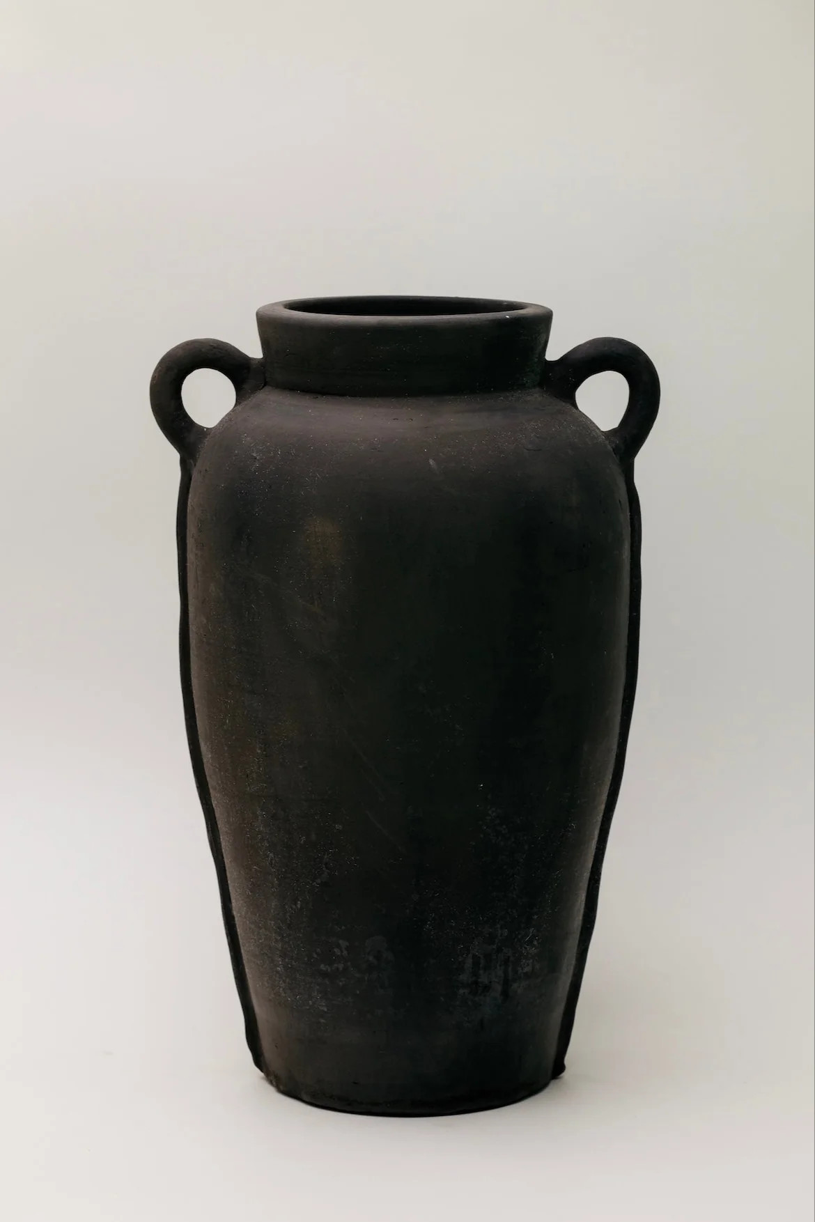 Villa Terracotta Vase - Natural Black | THELIFESTYLEDCO