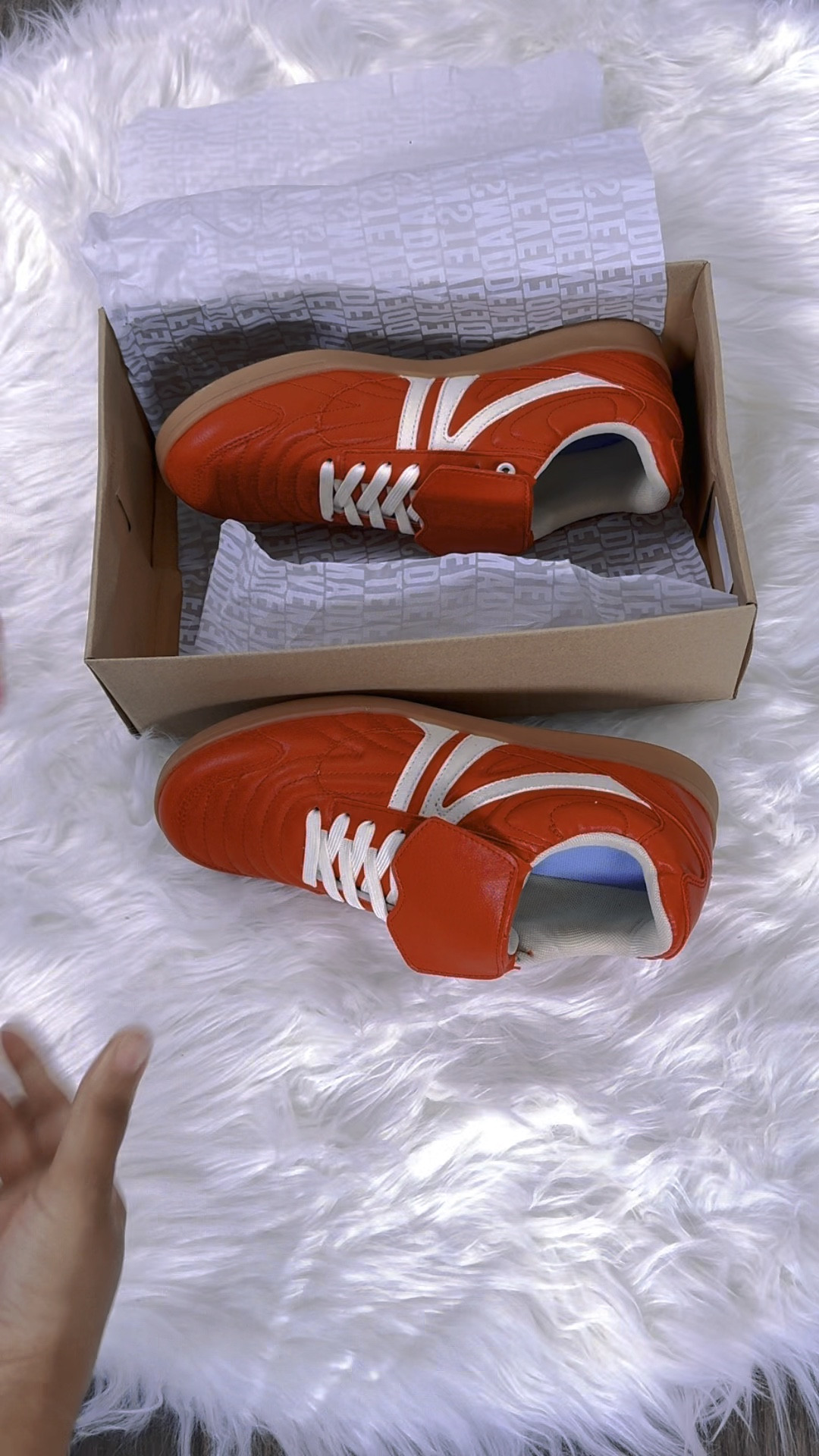 Sporty Steve Madden sneakers for women in the color red. 

#sneakerlover #casualshoes #sneakerlove #sneakerstyle



#LTKFindsUnder100