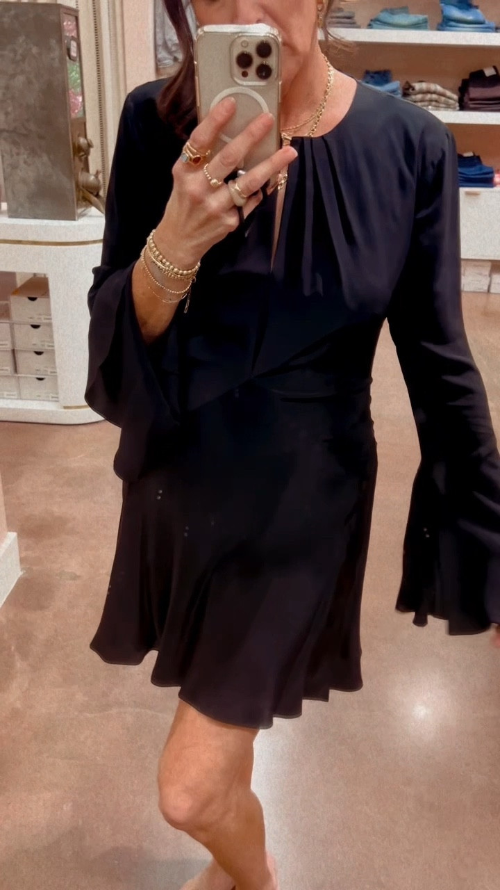 Holiday dressing- Veronica Beard is the slam dunk for looking on trend, fabulous and effortless. It’s the GO TO for all your holiday events. 

#LTKHoliday #LTKSeasonal #LTKGiftGuide