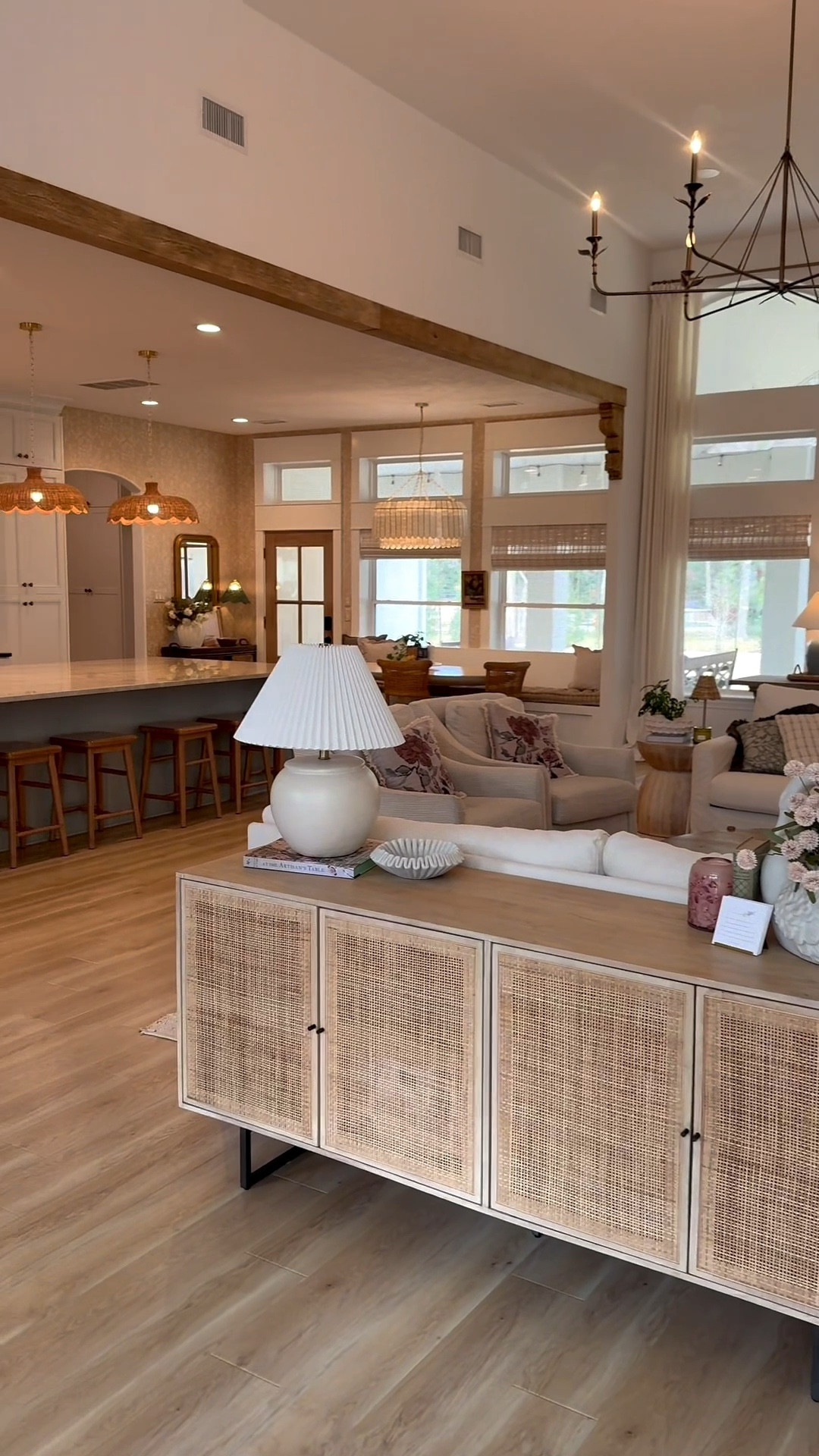 Peek into our home 💕

THEBLOOMINGNEST furniture lighting table decor home 

#LTKSeasonal #LTKHome