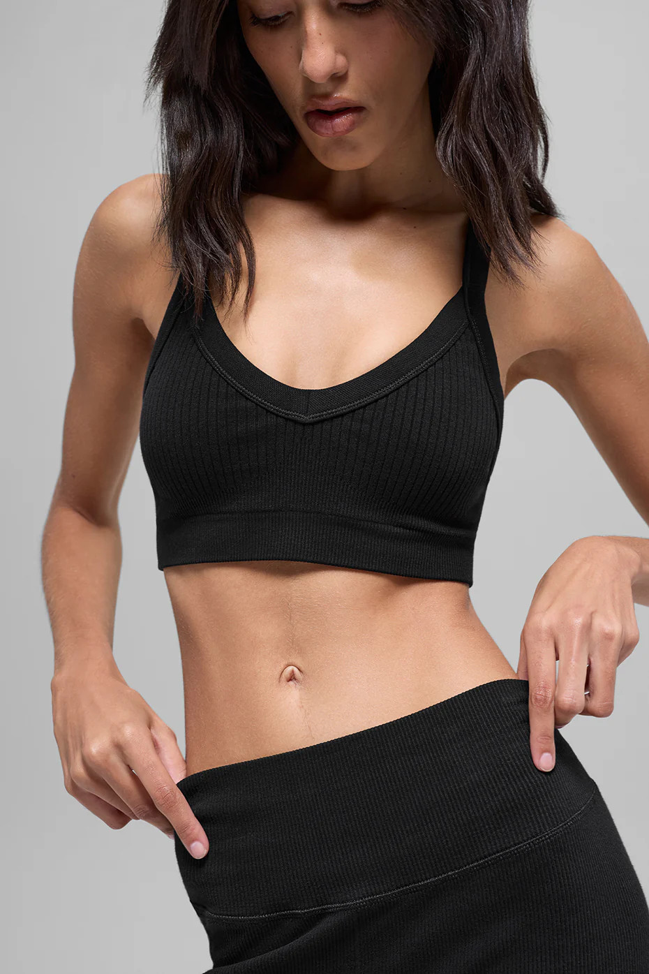 ALO | Seamless Two Tone Rib Bra in Black, Size: Small | Alo Yoga