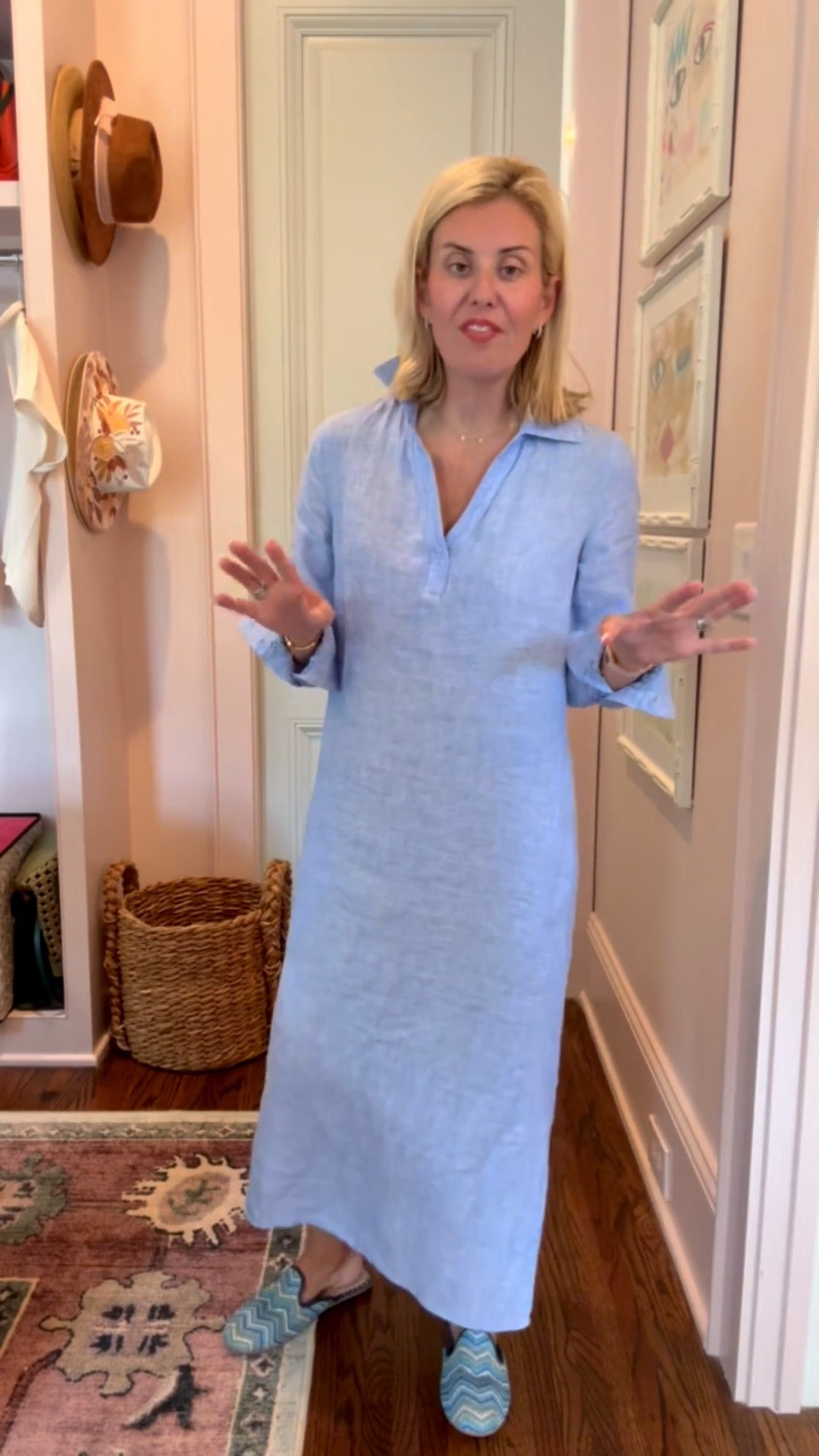 Obsessed with a pop-over….short, long, tops, etc. This one doesn’t touch me anywhere and you will die over the price! ￼
Dress - xs 
Shoes - 8

#LTKootd #LTKmomlife #LTKdayinmylife