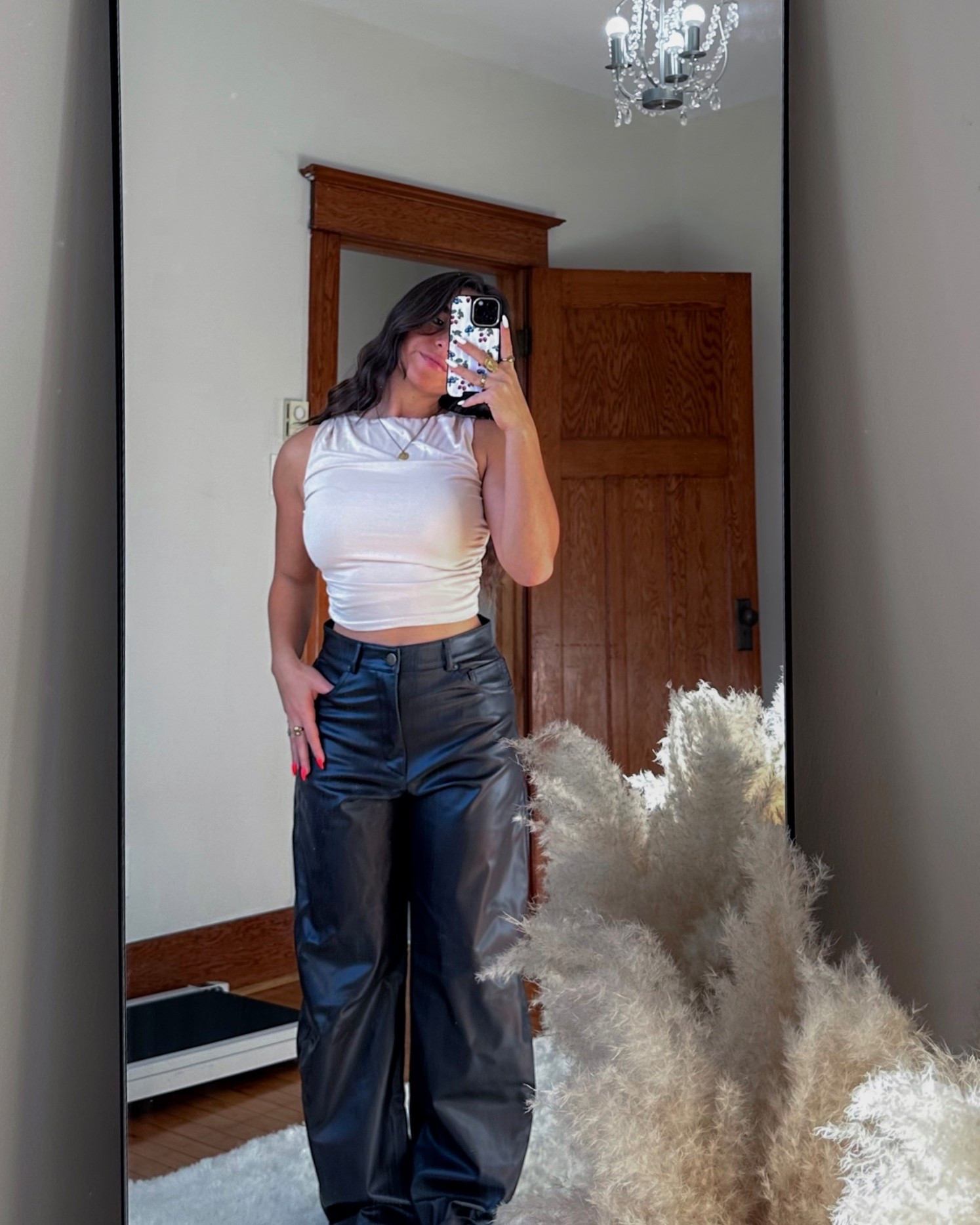 girl's night out 🍷

pants are from zara