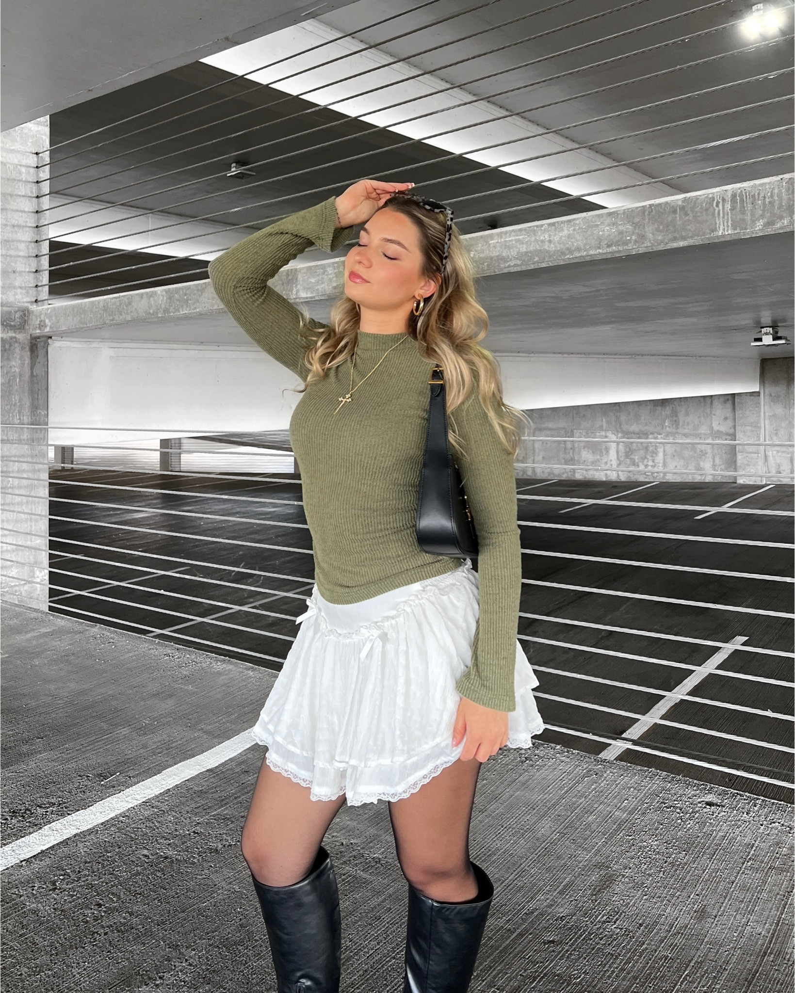 Current mood 🍸



#zesica #sweater #skirtoutfit #ltkstyletip #fashionista #falloutfitideas

#LTKPetite #LTKSeasonal #LTKStyleTip