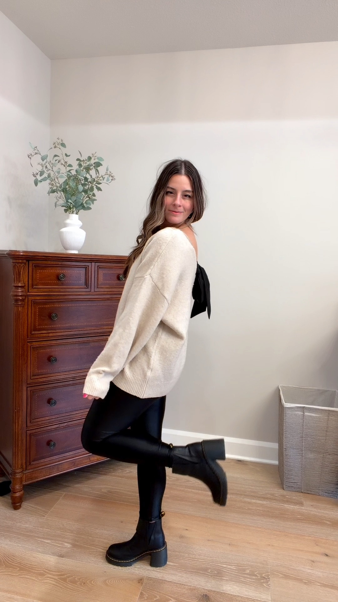 This bow sweater is all the good vibes you need 💋

#LTKFindsUnder50 #LTKootd #LTKgrwm