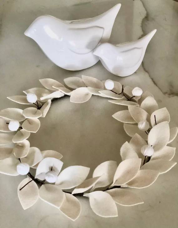 Read the full title
    Contemporary Modern Felt Farmhouse Wreath with Yarn Ball Berries #feltwre... | Etsy ROW