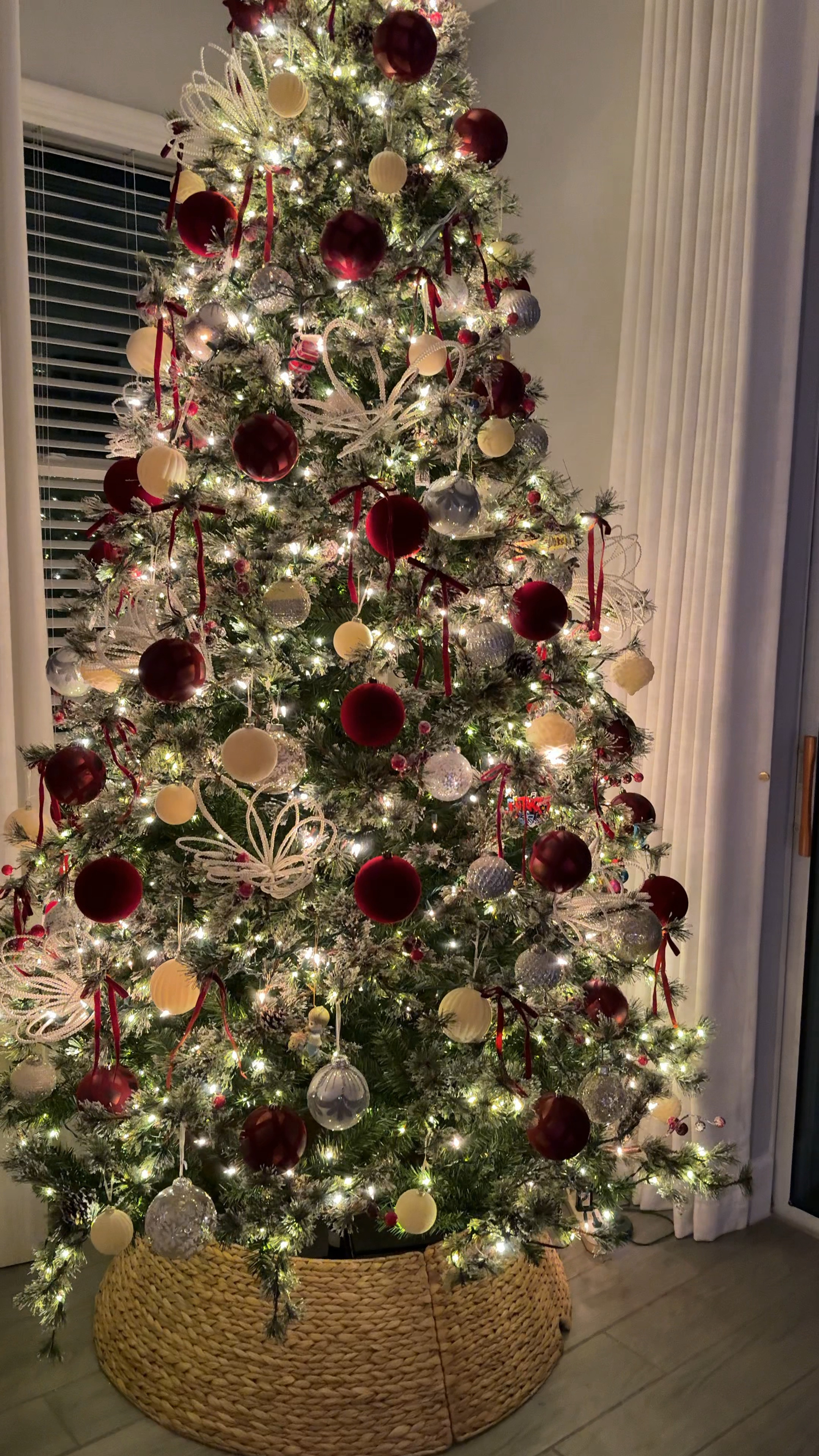 Christmas tree 
Discount code leuleu_theblueholiday 
twinkling lights, maroon ornaments, bows xmas, trees lawn decor, garland design
 

#LTKGiftGuide #LTKHoliday #LTKSeasonal