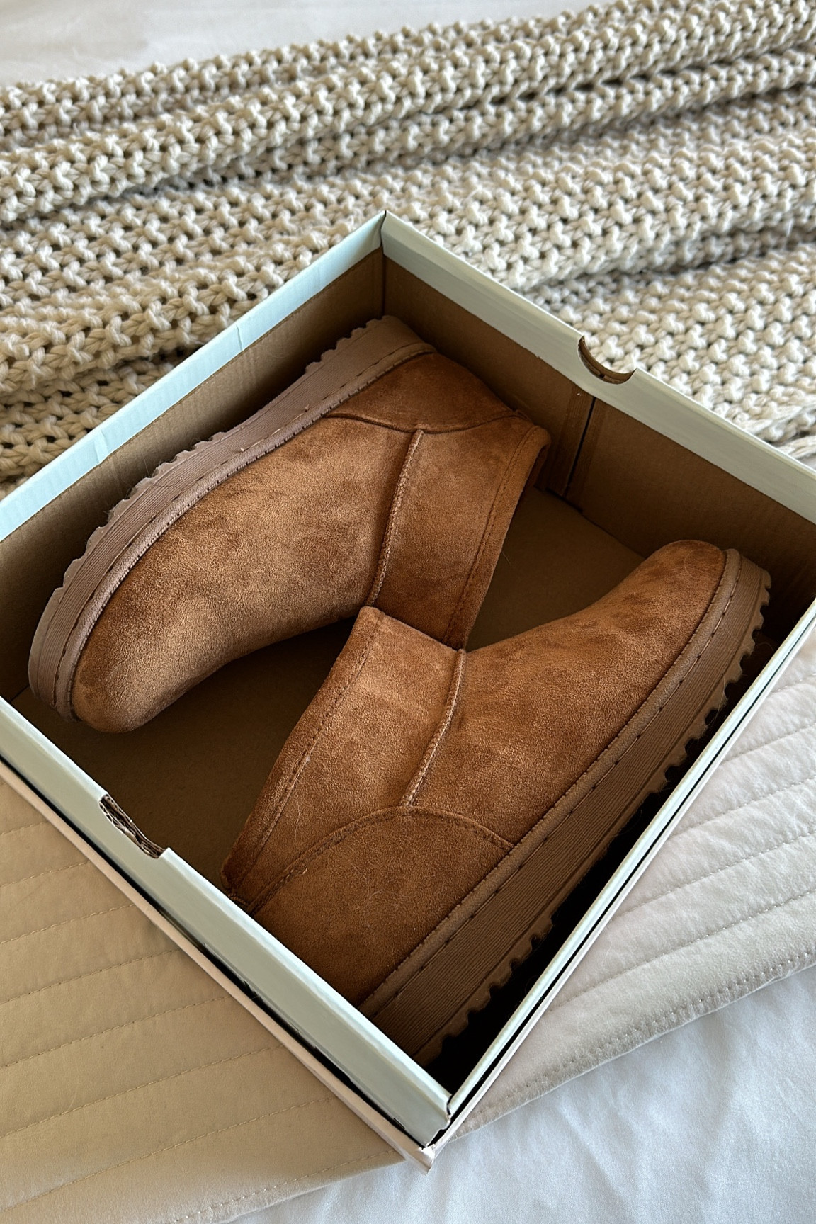 Cozy mini boots on sale under $30! ✨🎁

I found the cutest mini boots on sale right now from Kohl’s! These are so similar to the popular UGG mini boots. I’ll link the Sherpa boots and platform boots too!

These would make the perfect Christmas gift for her 🎀 For more Christmas gift ideas, make sure to follow along on my LTK here 🥰

#LTKHoliday #LTKGiftGuide #LTKCyberWeek