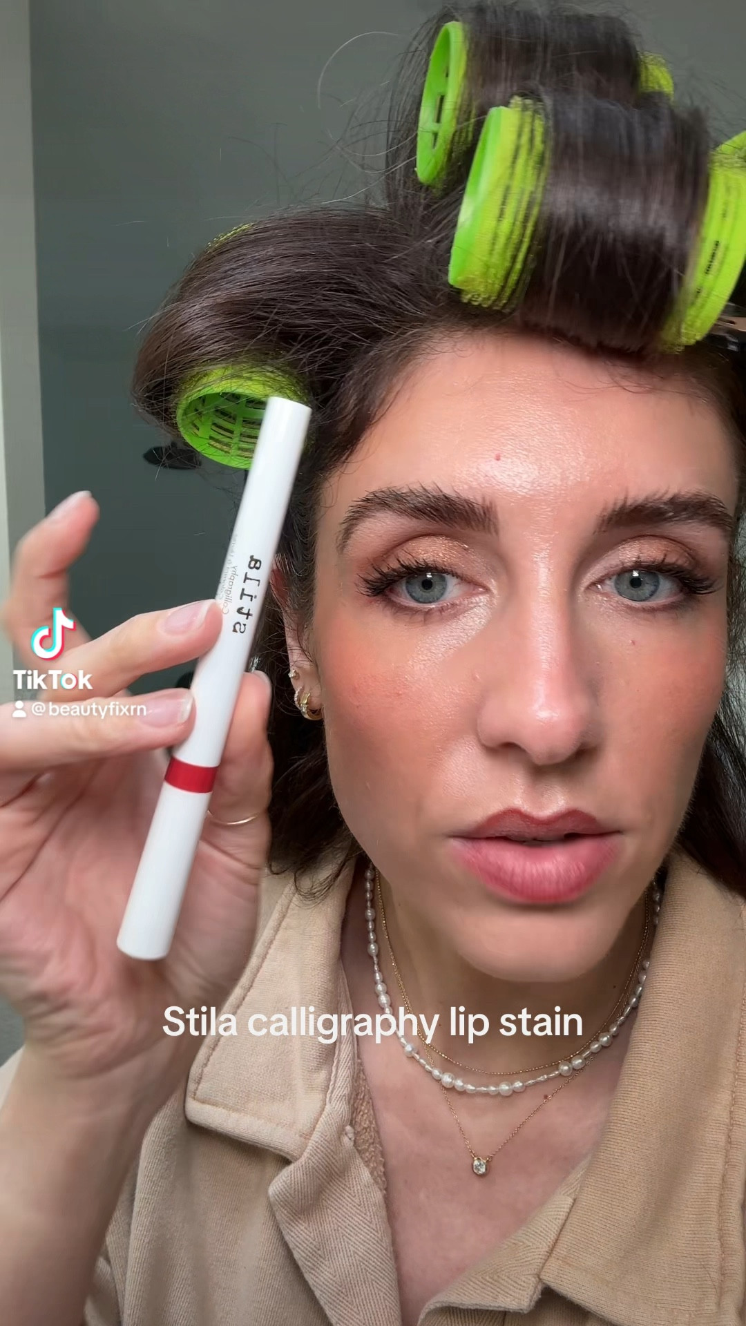 Lip stain lip liner 
