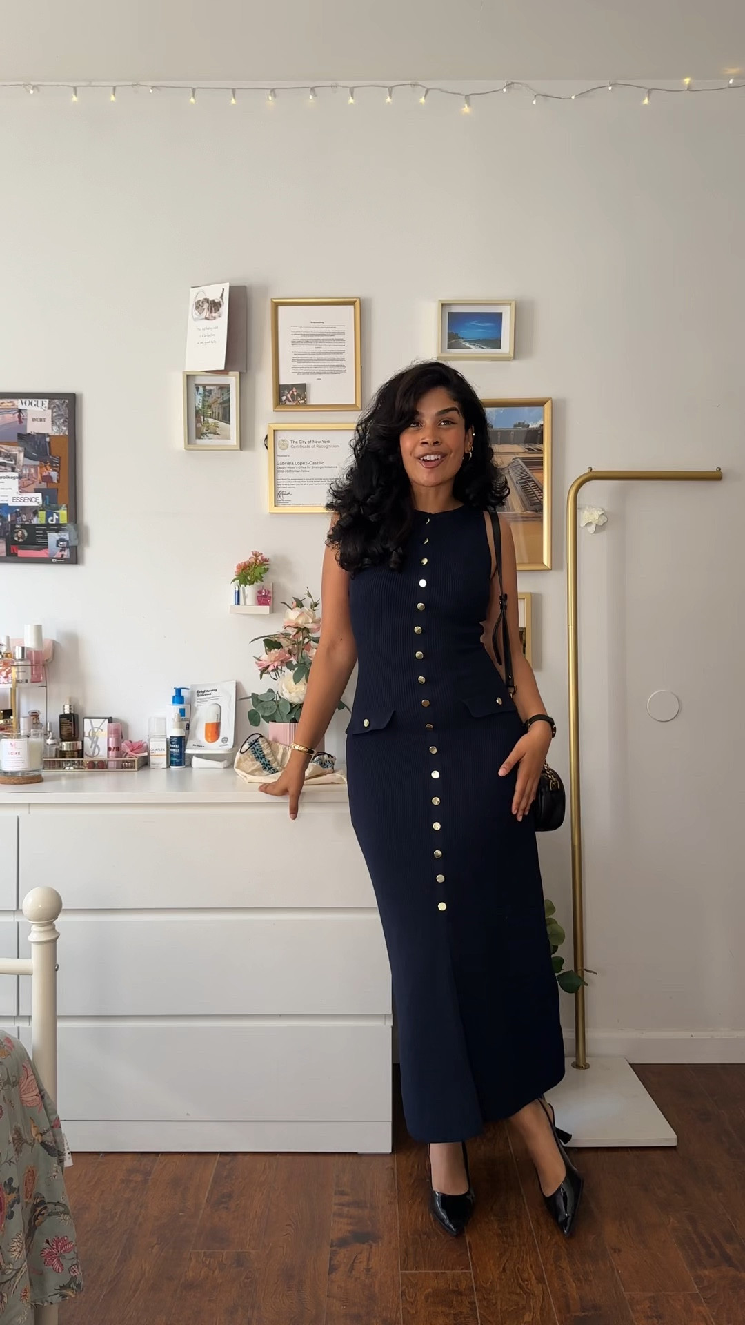 the cutest office dress!! :) I feel like this will look good on ANYONE, girl it really does give body I’m so serious!! It’s from Meshki, linking it below ☺️🤍🤍🤍