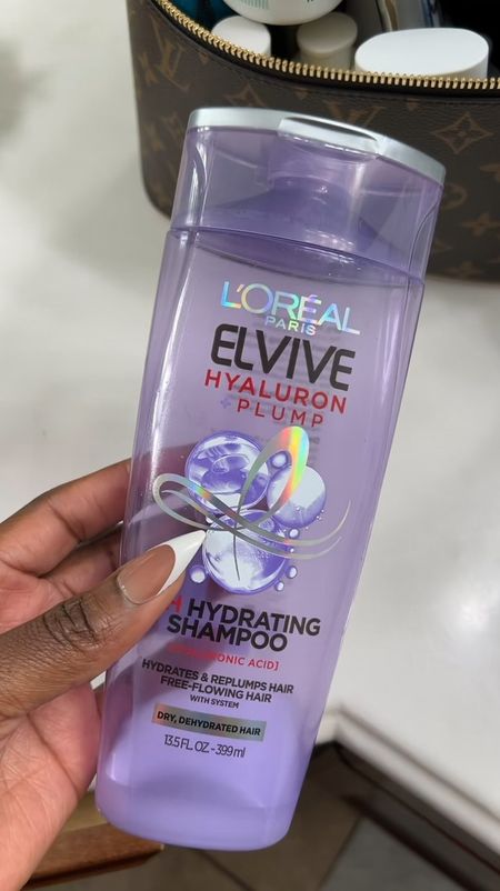 This shampoo is soooo hydrating, like how is it done already 🤪😝

#LTKbeauty #LTKVideo #LTKfindsunder50