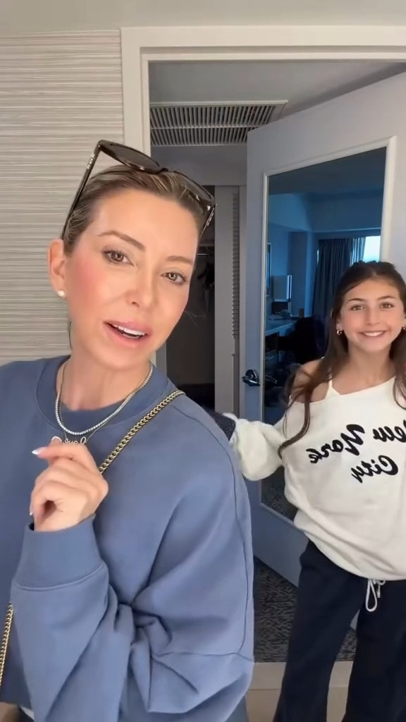 Mean bestie did NOT agree with my time change comment 😂

GRWUS and guess where I found my eyelash curler 🙈

Comment SHOP for links to makeup, outfit and accessories 👯‍♀️

#grwmreel #momlifeunfiltered #over40style