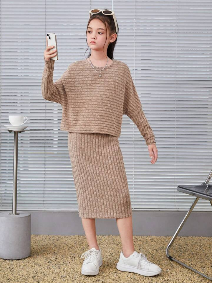 SHEIN Kids Nujoom Tween Girls Loose Fit Vintage Ribbed Batwing Sleeve Top & Asymmetrical Knit Ski... | SHEIN