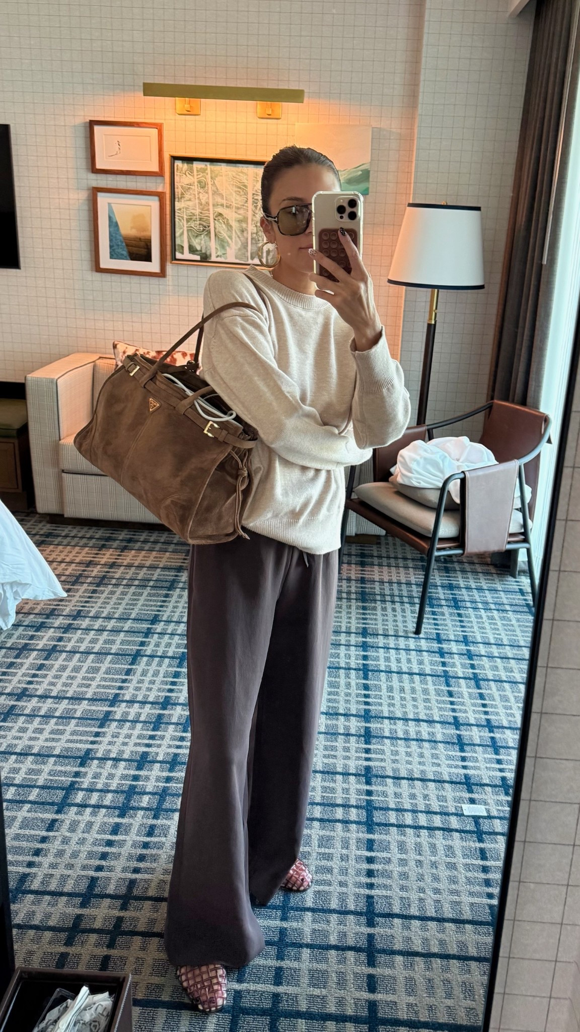 Travel outfit 🤎

Sizing-
Sweater: medium
Pants: small regular length (I’m 5’7”)

Aritzia pants, travel outfit, airplane outfit, casual outfit, work pants, brown pants, fall outfit, fall fashion 
