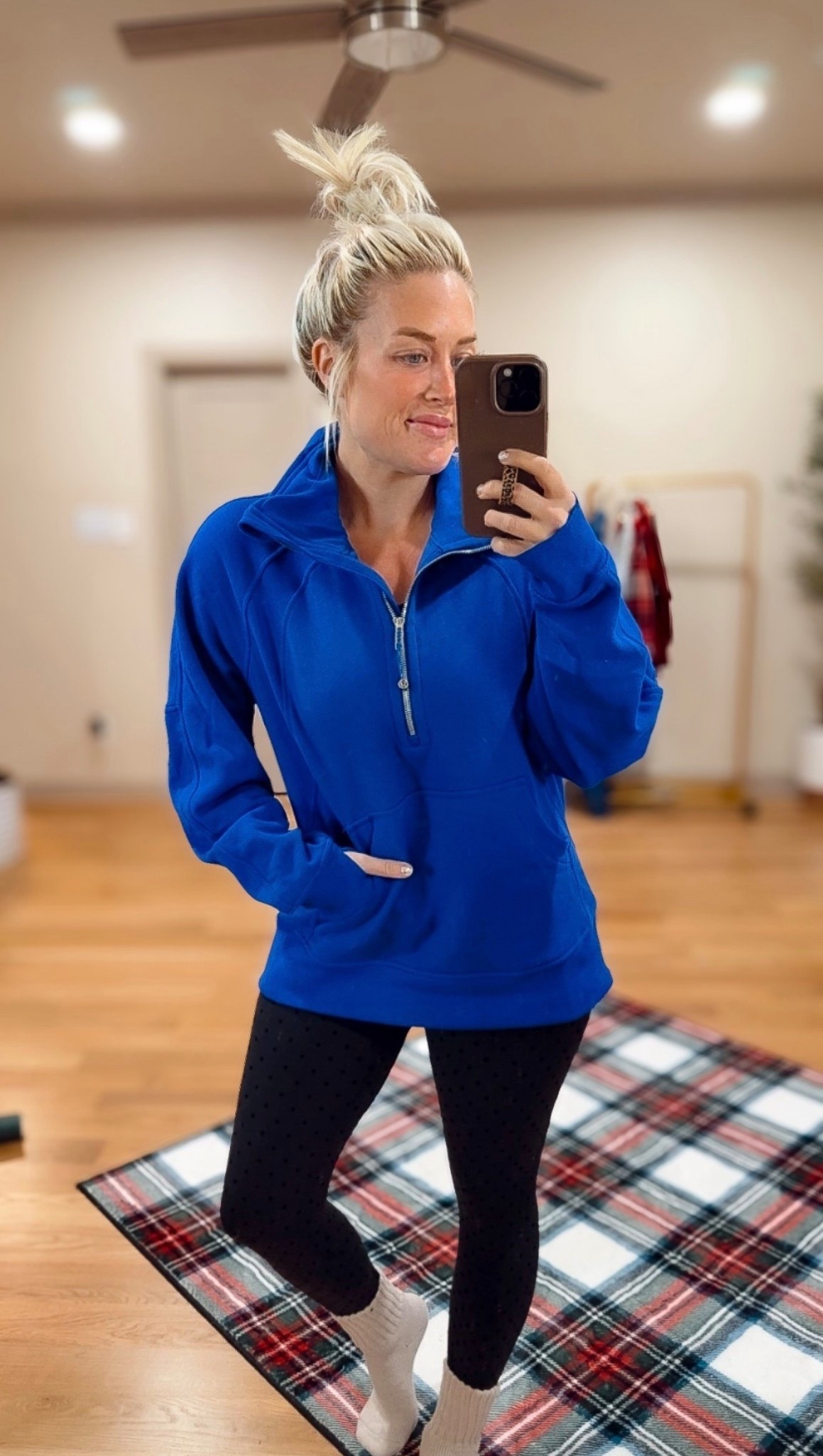 Obsessed with this color pullover / SMALL/XS