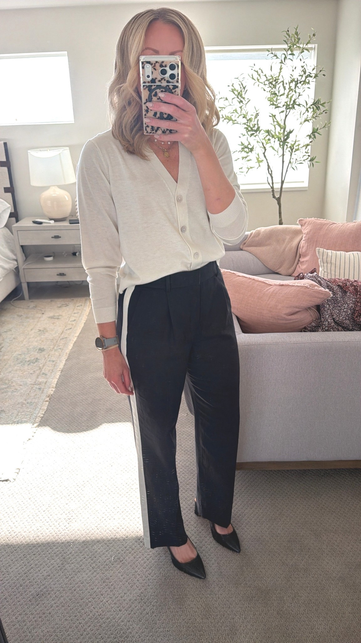 Snagged these Madewell pants on sale! 

I’m 5’7” and wearing a size 6. They are a little loose in the waist but I like how they fit my hips. 

The length hits at the top of my foot. 

Top is an old one from Target.