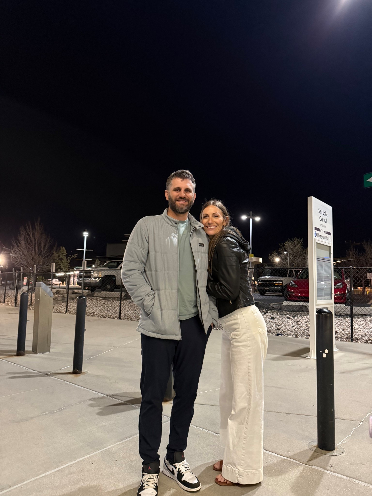 simple casual date night outfit. 
white denim, easy layers 🙌🏼 pieces you can wear on repeat.  

#LTKmomlife