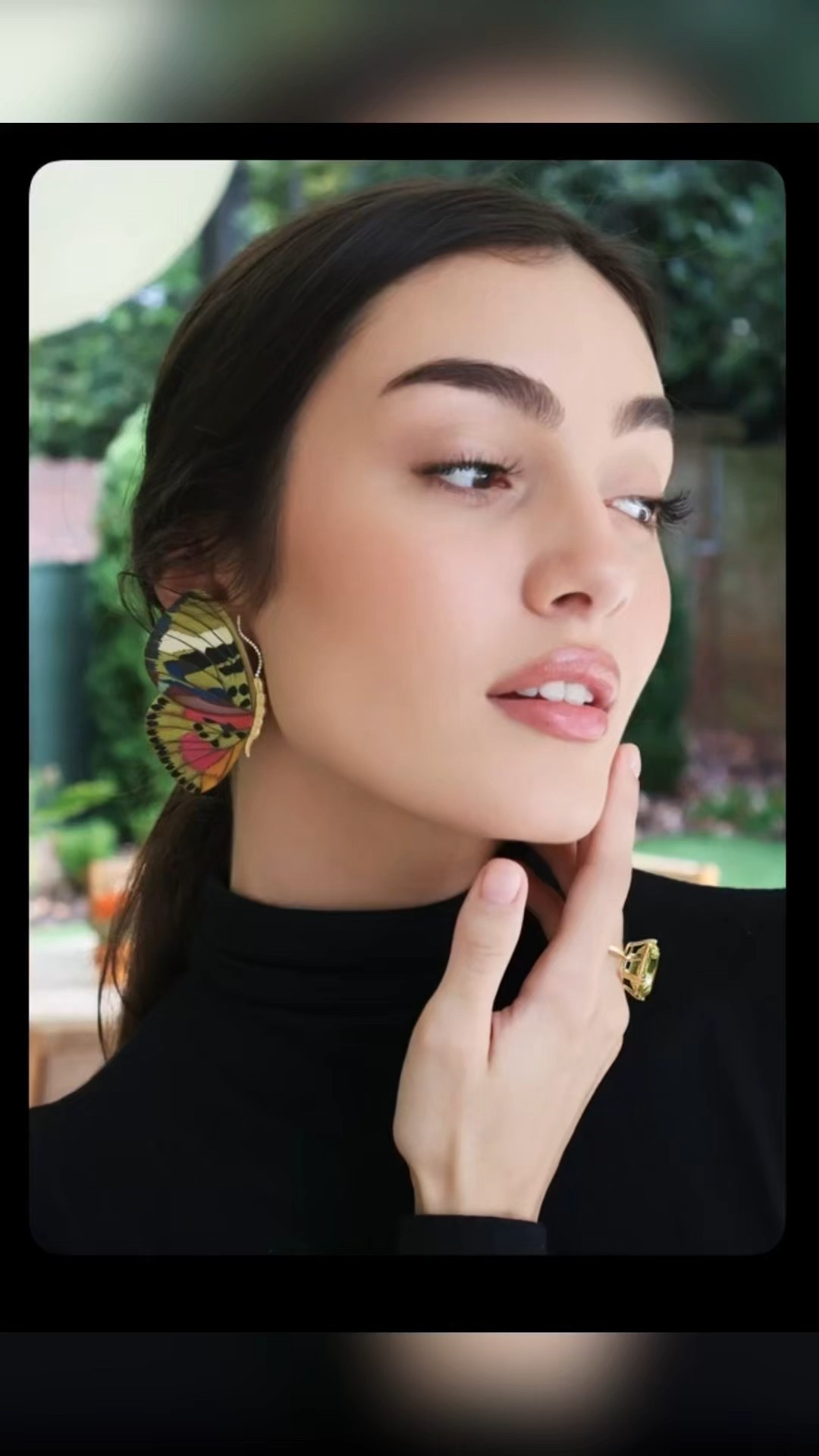 Silvia Furmanovich’s marquetry earrings in 18k yellow gold, featuring hand-crafted wood inlay, diamonds, and tsavorite, inspired by the colors and textures of Brazilian artistry. A bold, nature-infused luxury piece for collectors and lovers of statement jewelry. Curated by Jet Set LatAM.


#LTKHoliday #LTKBeauty #LTKGiftGuide