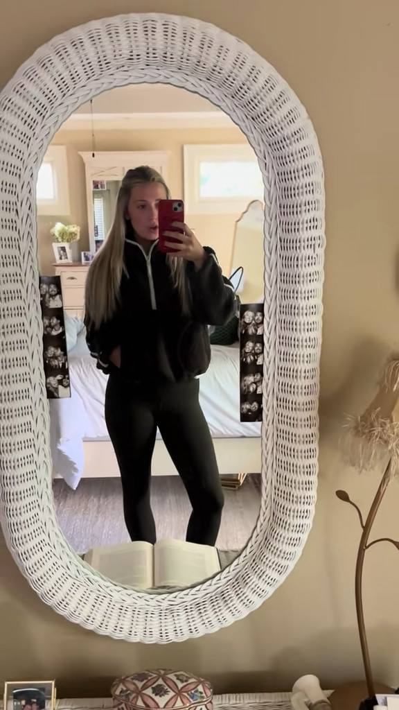 Old Navy is popping off ladies

#LTKSeasonal #LTKSaleAlert #LTKHoliday