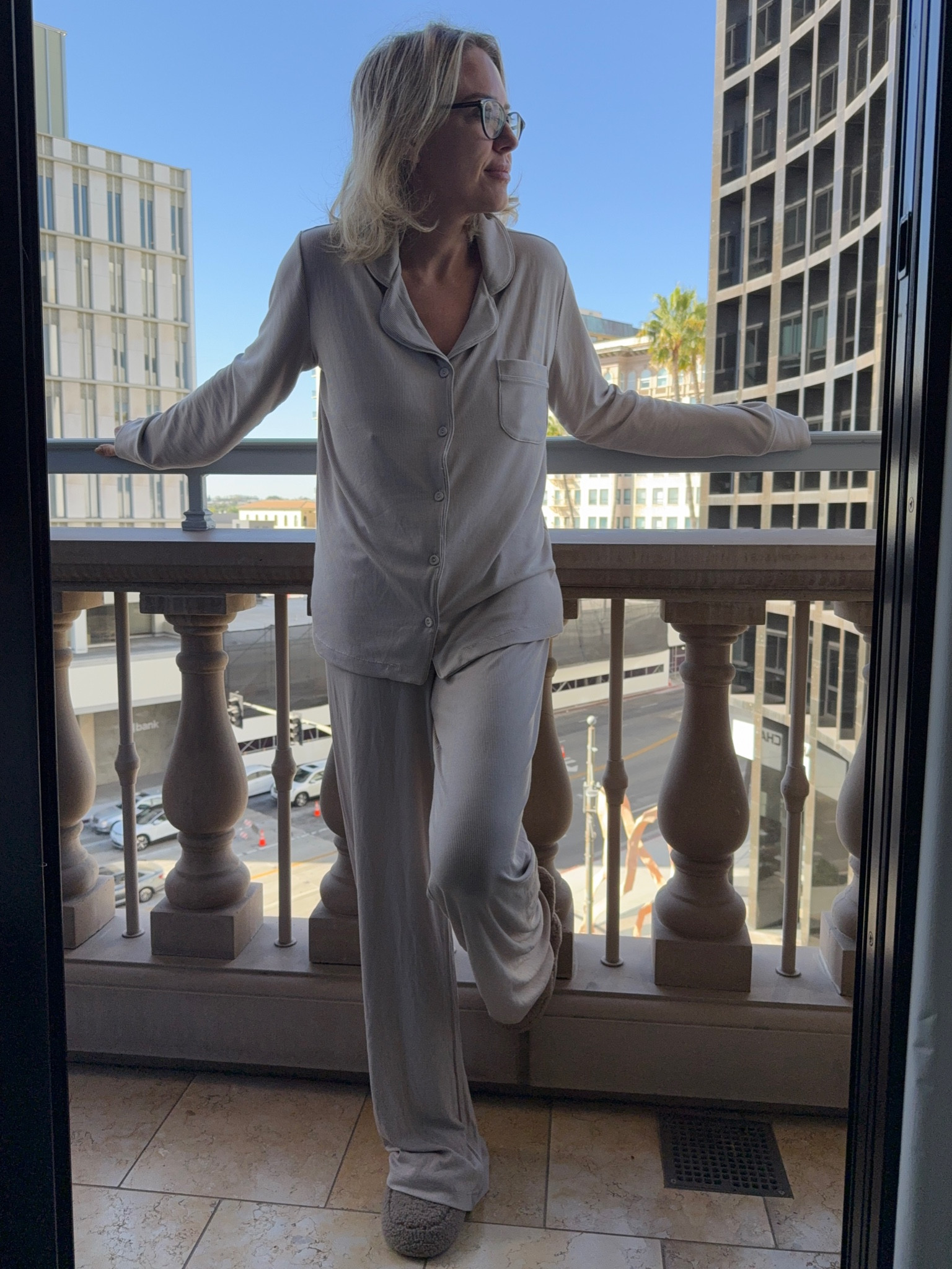 Waking up already feeling put together is a game changer!!
#skims #pajamas #fallfinds