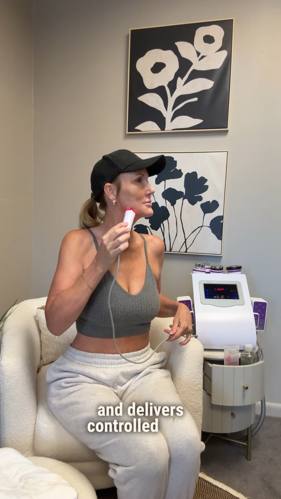Jawline Radio Frequency Skin Tightening ❤️

#radiofrequency #antiaging #antiagingtreatment #jowls #skintightening 