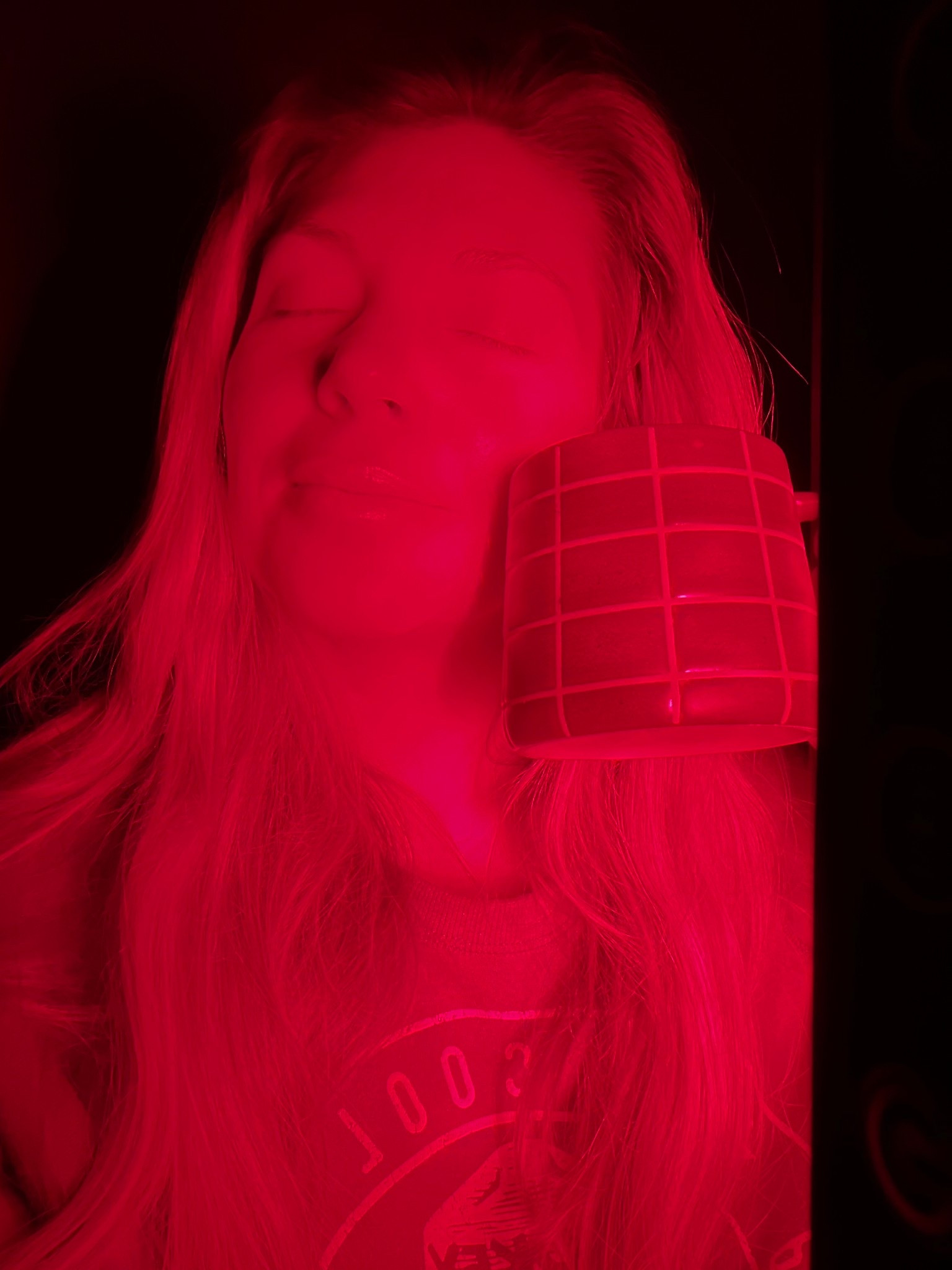 Red light therapy ❤️✨

#LTKmorningroutine #LTKGiftGuide #LTKBeauty