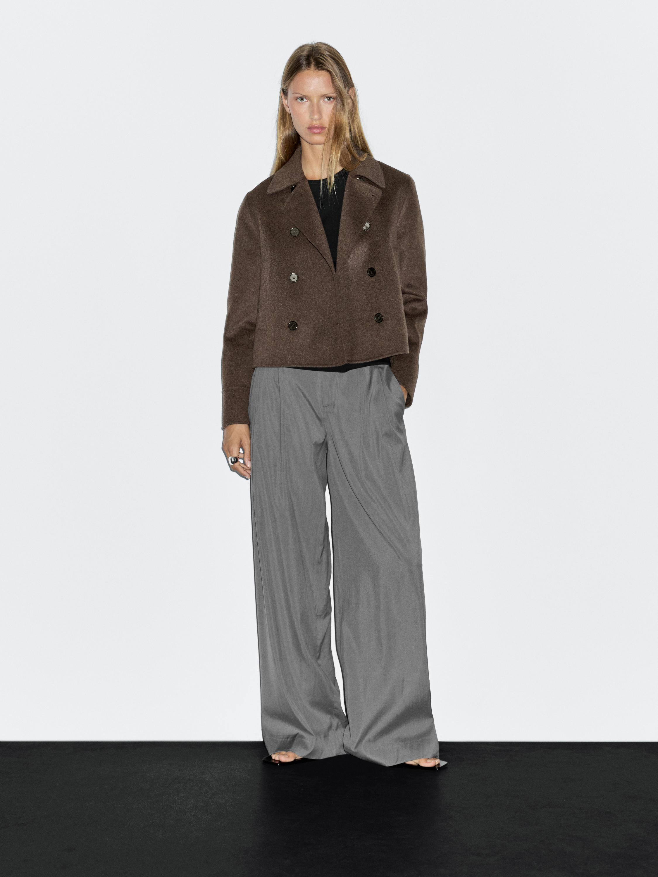 Manteau court double boutonnage en mélange de laine | Massimo Dutti FR