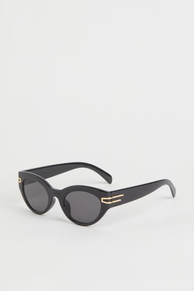 Cat-eye sunglasses | H&M (UK, MY, IN, SG, PH, TW, HK)