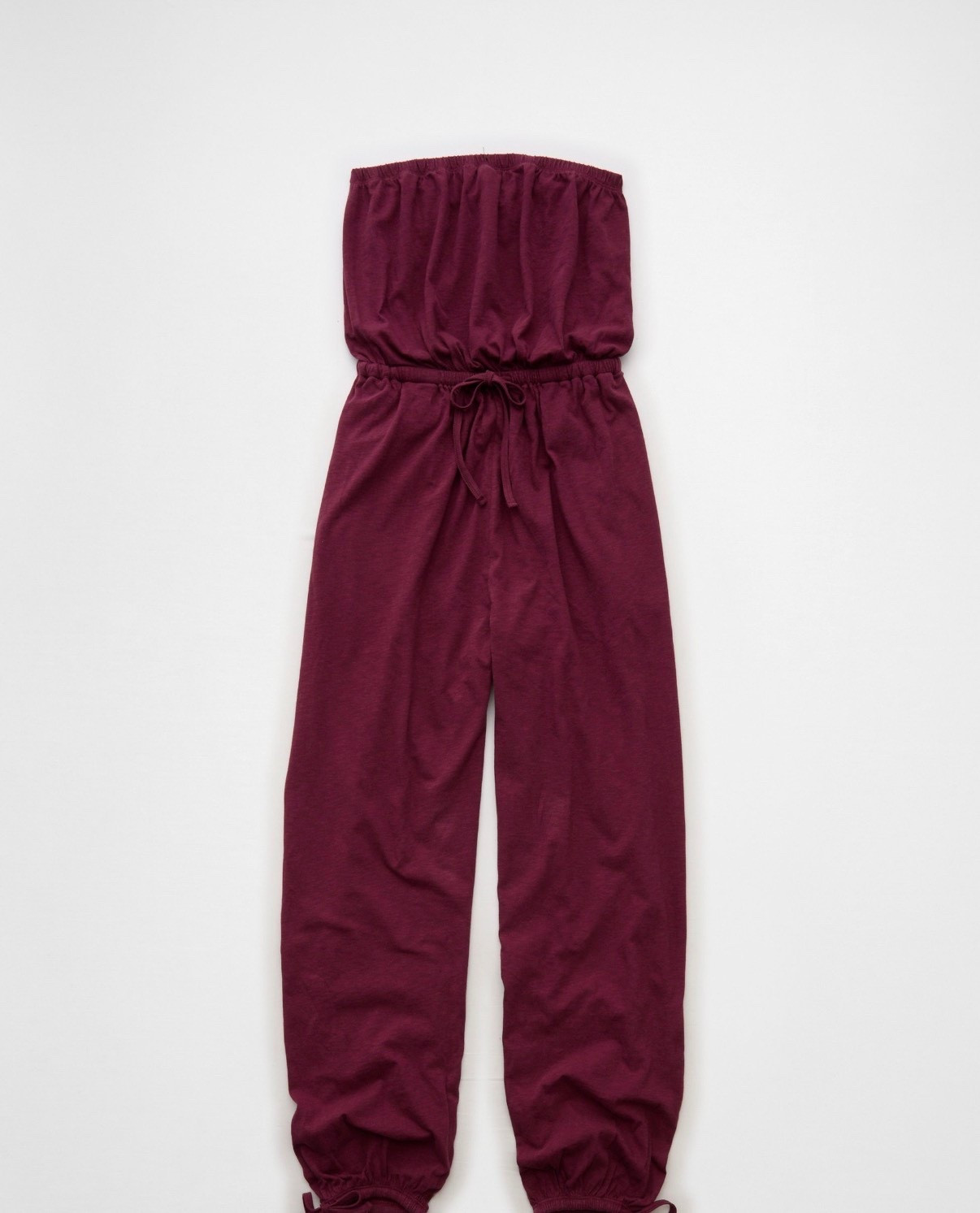 One-piece, no stress ❤️
This strapless jumpsuit is that throw on and go look that still feels put together. The cinched waist gives shape, while the relaxed fit keeps it comfortable all day.

Perfect for running errands, brunch, or dressing up with the right accessories ✨
Simple… but it makes a statement.


#LTKStyle #JumpsuitStyle #EffortlessChic #OnePieceOutfit #CasualElevated #Over50Style #EverydayStyle #SpringStyle

#LTKMidsize #LTKPlusSize #LTKSaleAlert