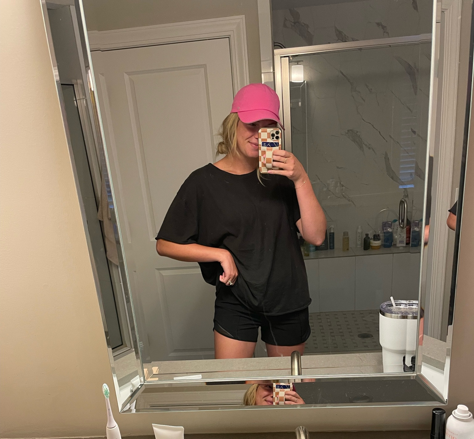 Casual mom outfit. Lululemon outfit 