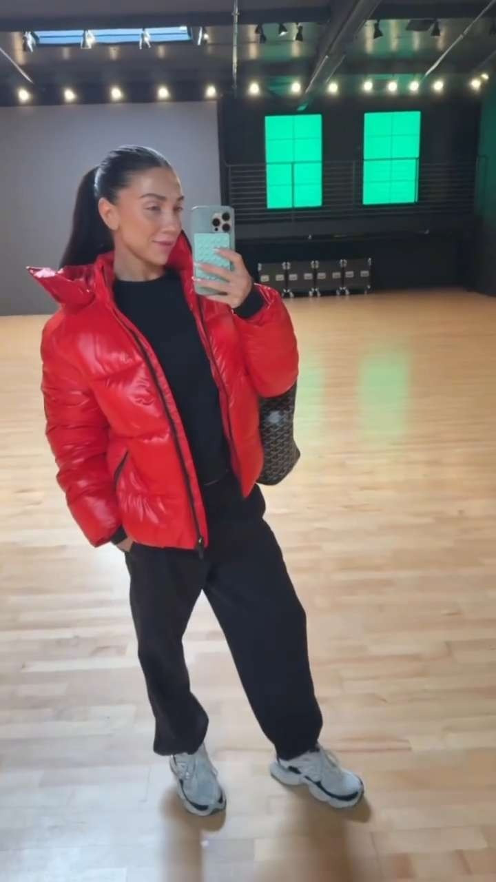 It’s finally layering season! Make sure to shop @athleta’s cozy pieces this holiday season ❤️ 

 #LTKHoliday #LTKgrwm #LTKootd