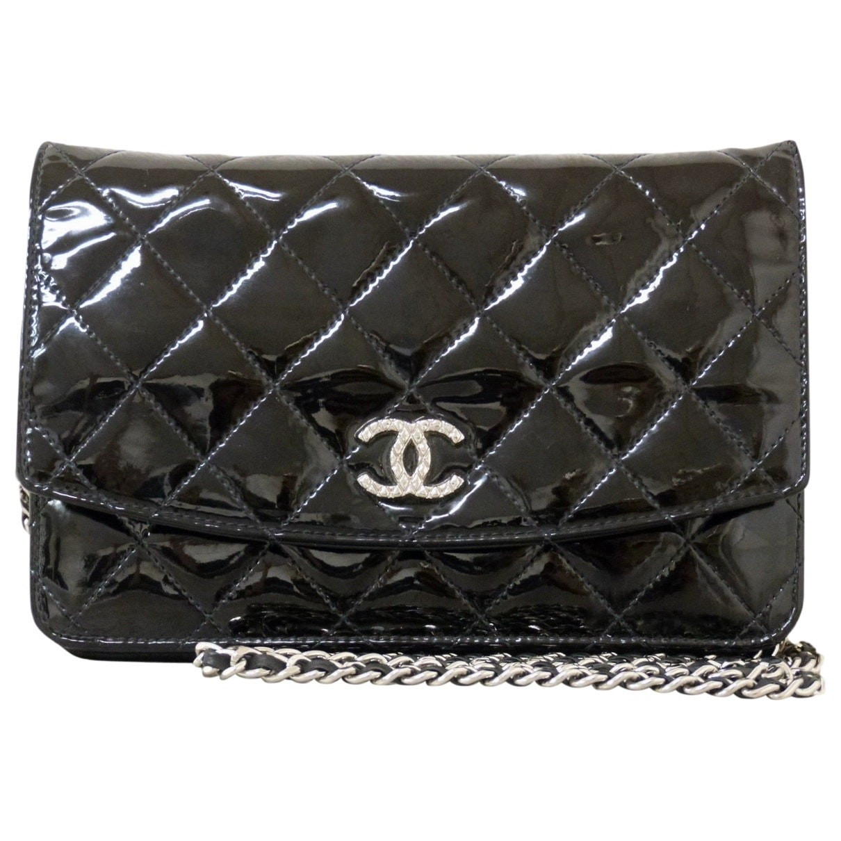 Wallet on Chain patent leather bag | Vestiaire Collective Global