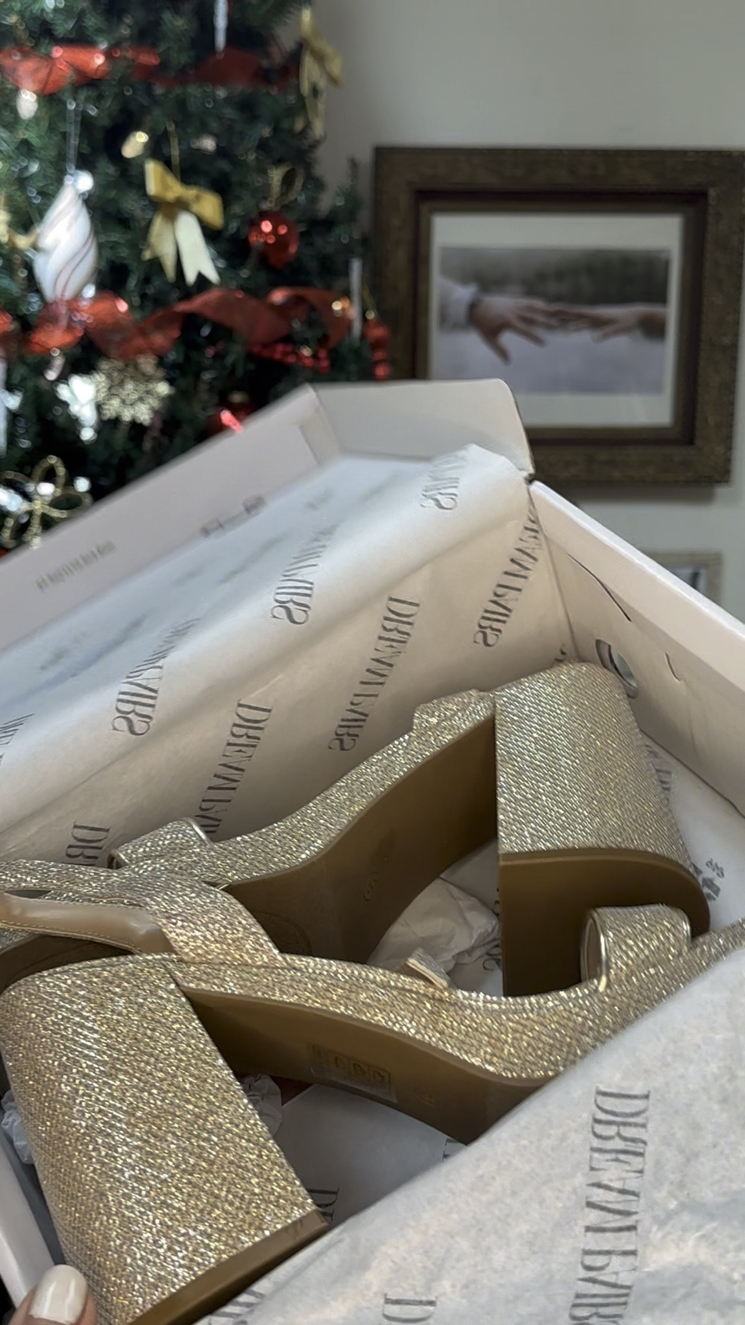 I’m loving this glitzy look for the holiday season.

Glitter accessories
Sparkly shoes
Glitter heels
Sparkle block heel
Holiday heels
Gold heels

#LTKCyberWeek #LTKHoliday #LTKshoecrush