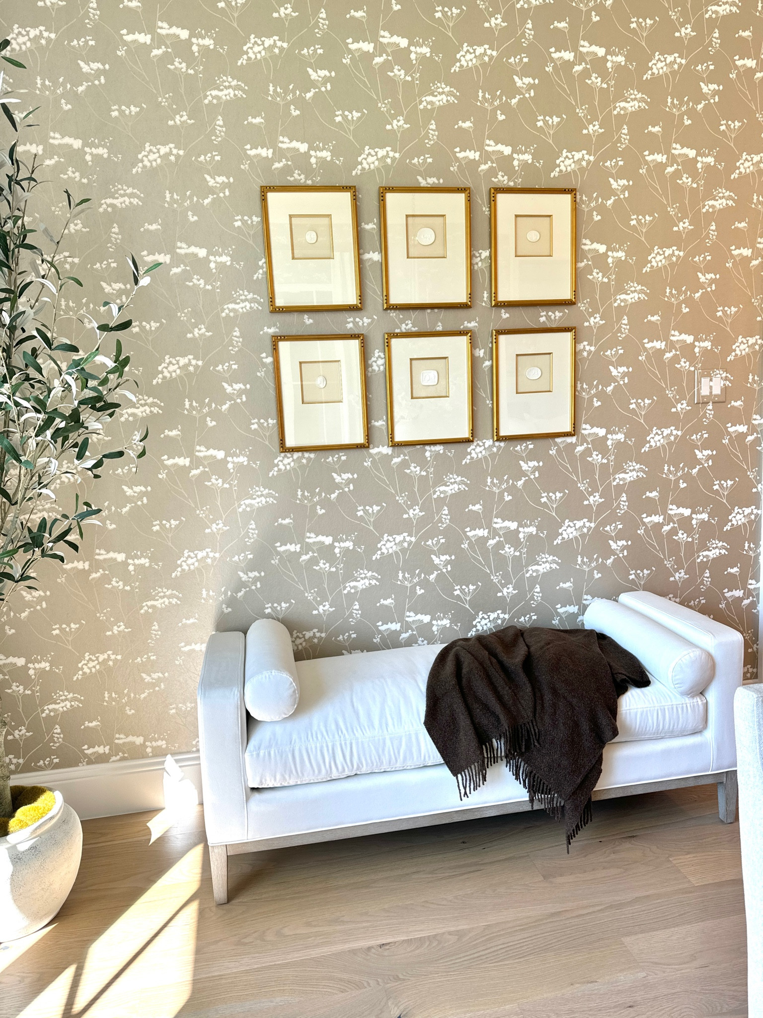 Home 
Art gold 
Bench 
Faux 
Tree


#LTKStyleTip #LTKHome