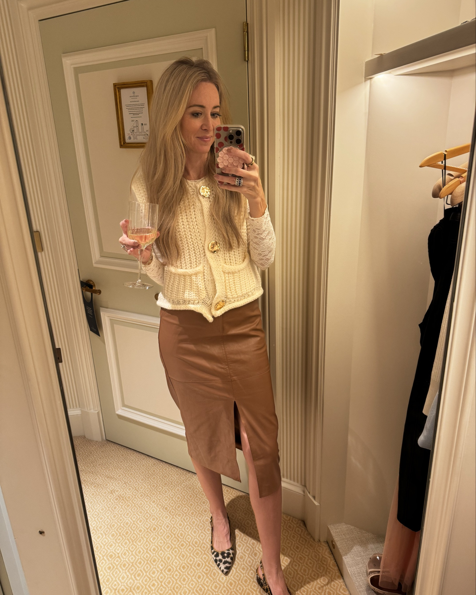 London night cap 🇬🇧🍷

#LTKFallSale #LTKFindsUnder50 #LTKTravel