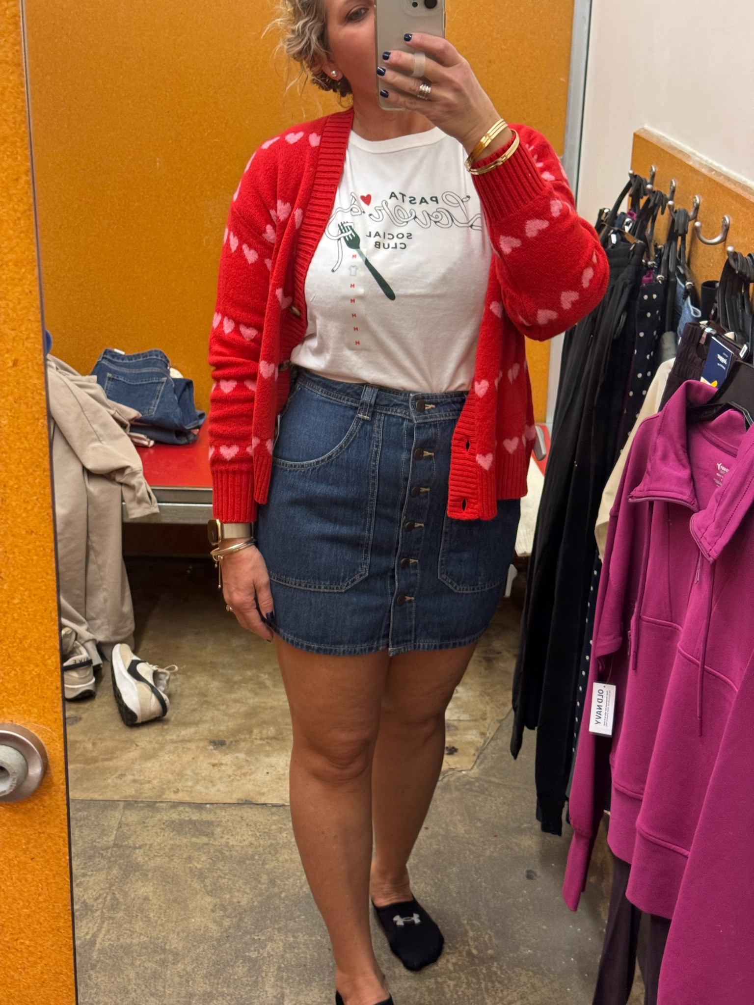 Casual Valentine’s outfitt

#LTKMidsize #LTKSaleAlert #LTKSeasonal